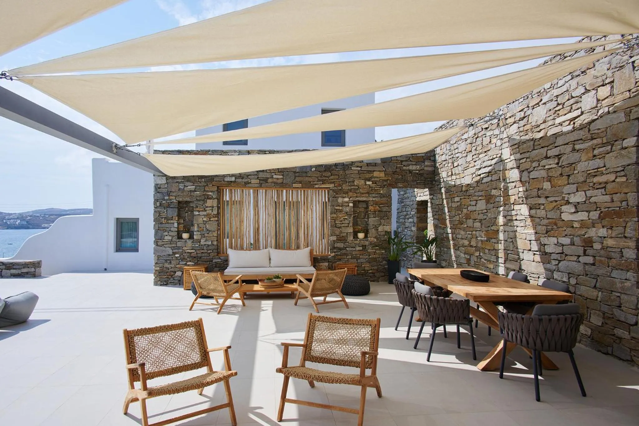 Lounge or bar in Kymo Luxury Suites Paros