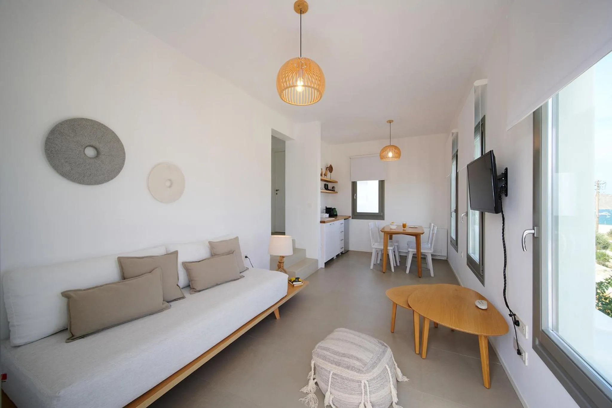 Living room, Bed in Kymo Luxury Suites Paros