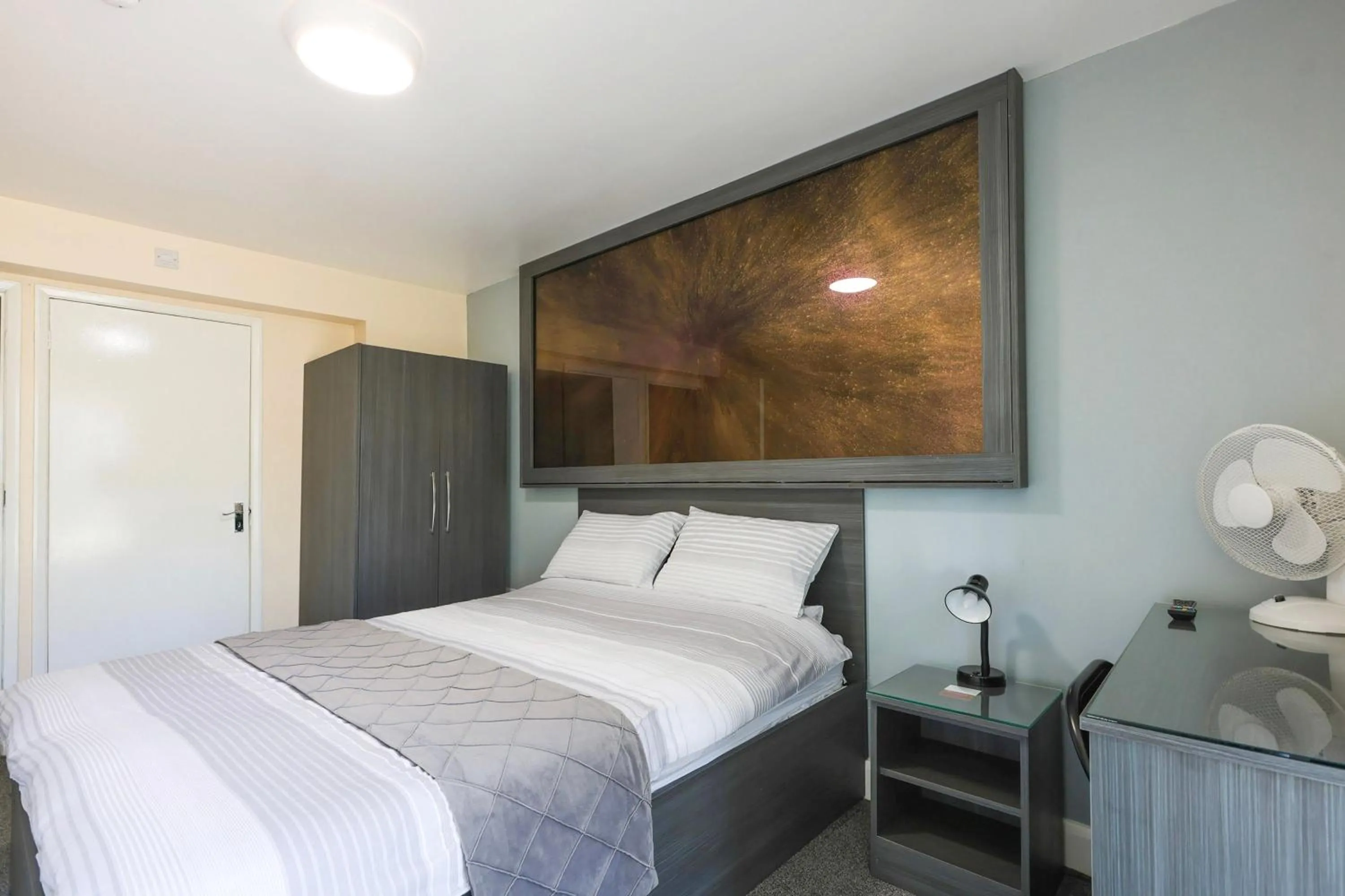 Bedroom in OYO Honeycroft Lodge, Uxbridge