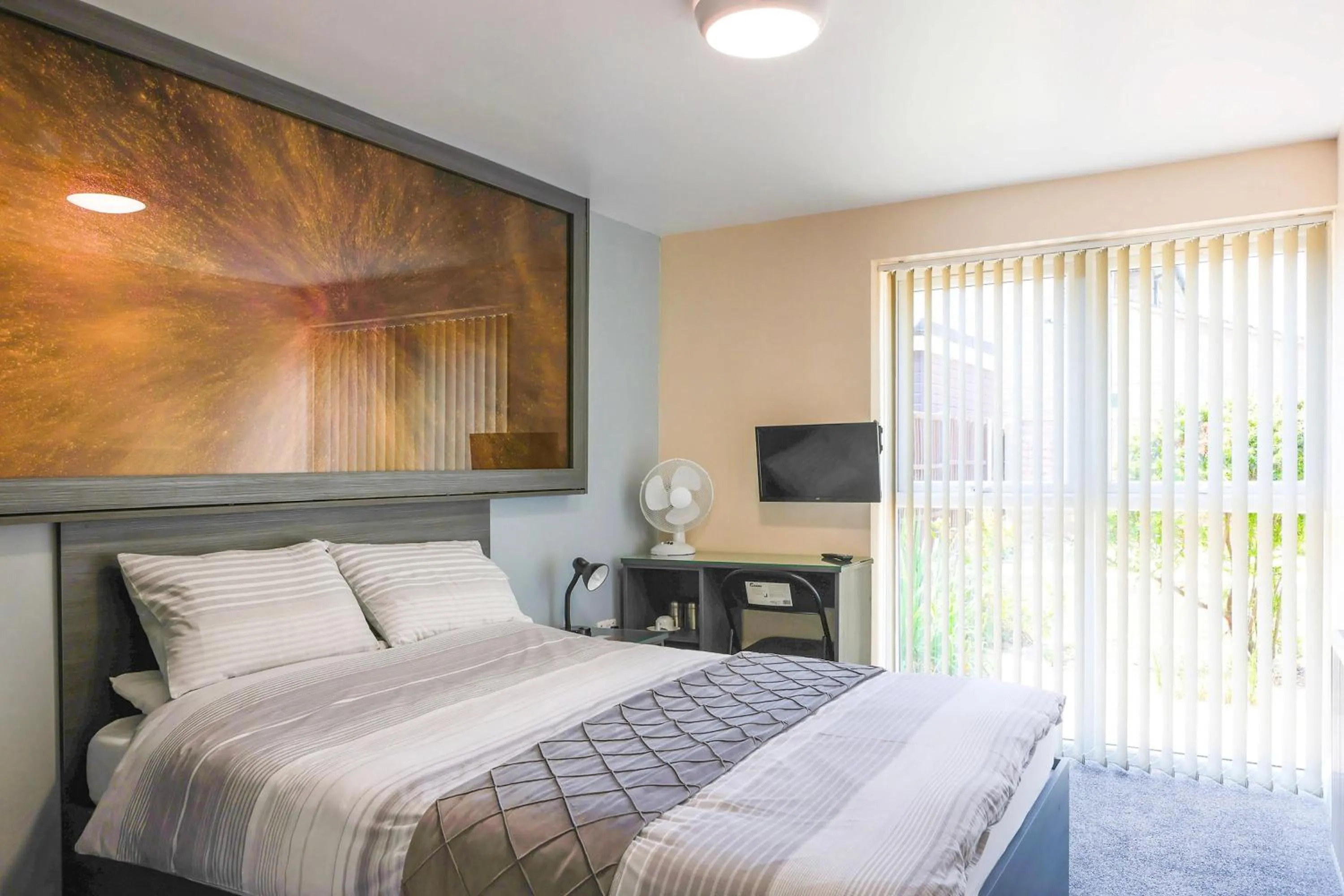 Bedroom in OYO Honeycroft Lodge, Uxbridge
