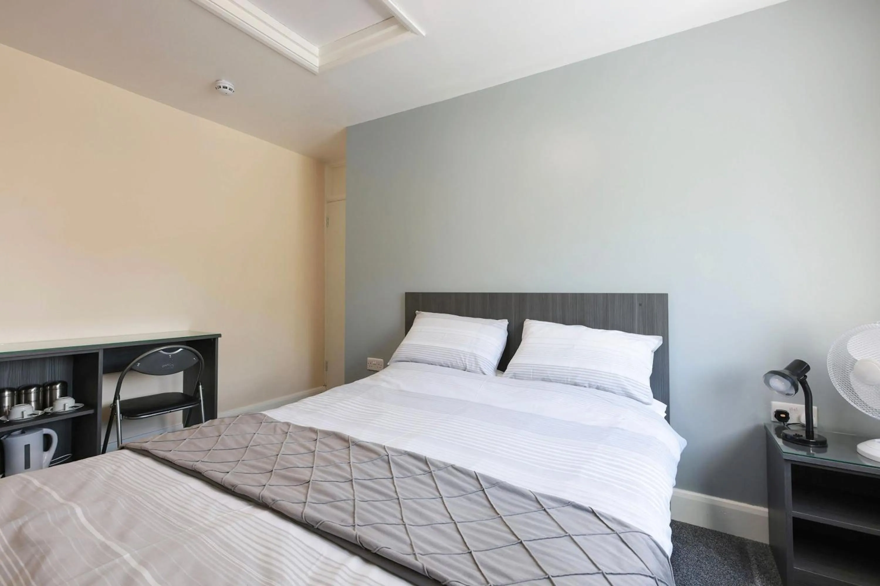 Bedroom in OYO Honeycroft Lodge, Uxbridge