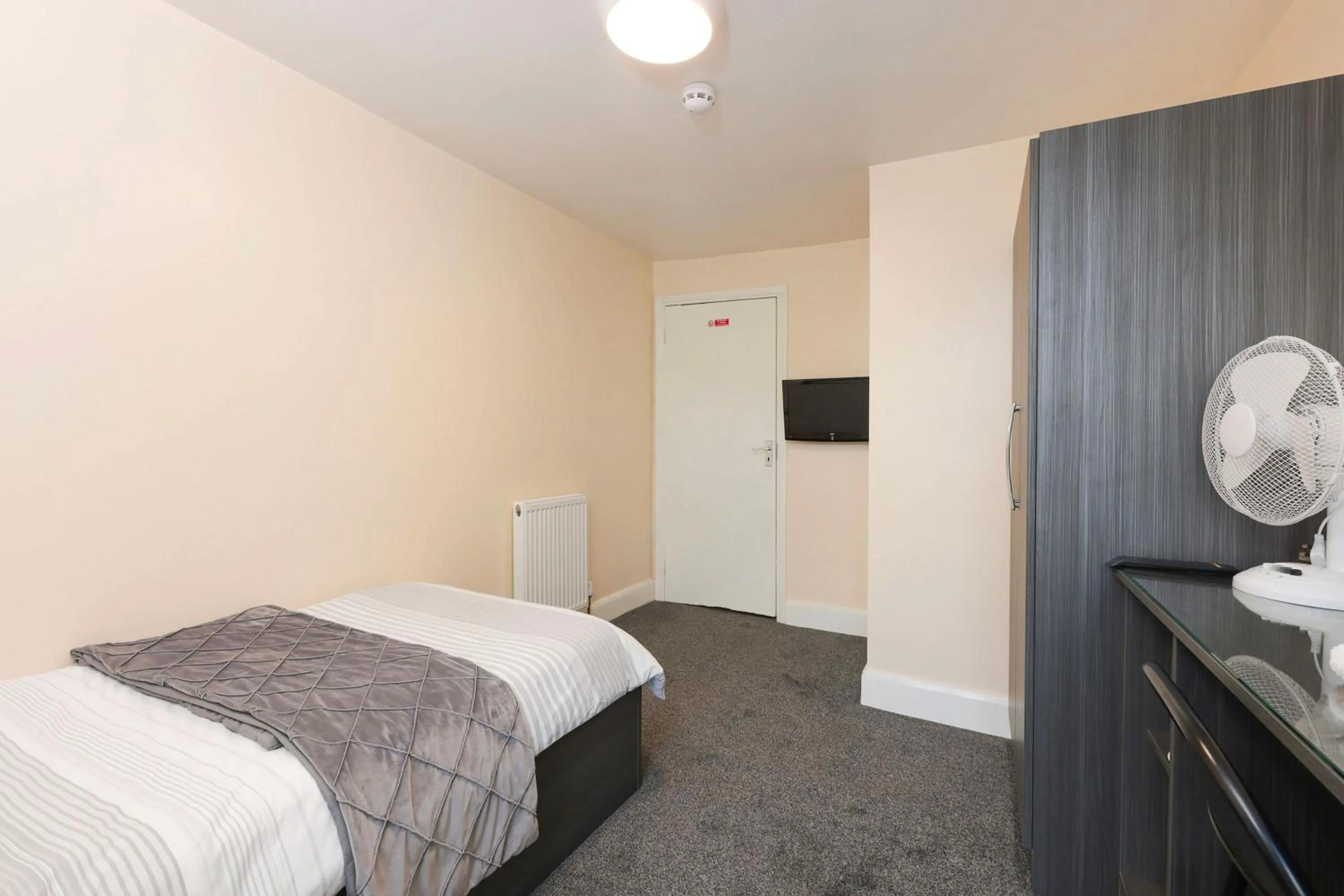 Bedroom in OYO Honeycroft Lodge, Uxbridge