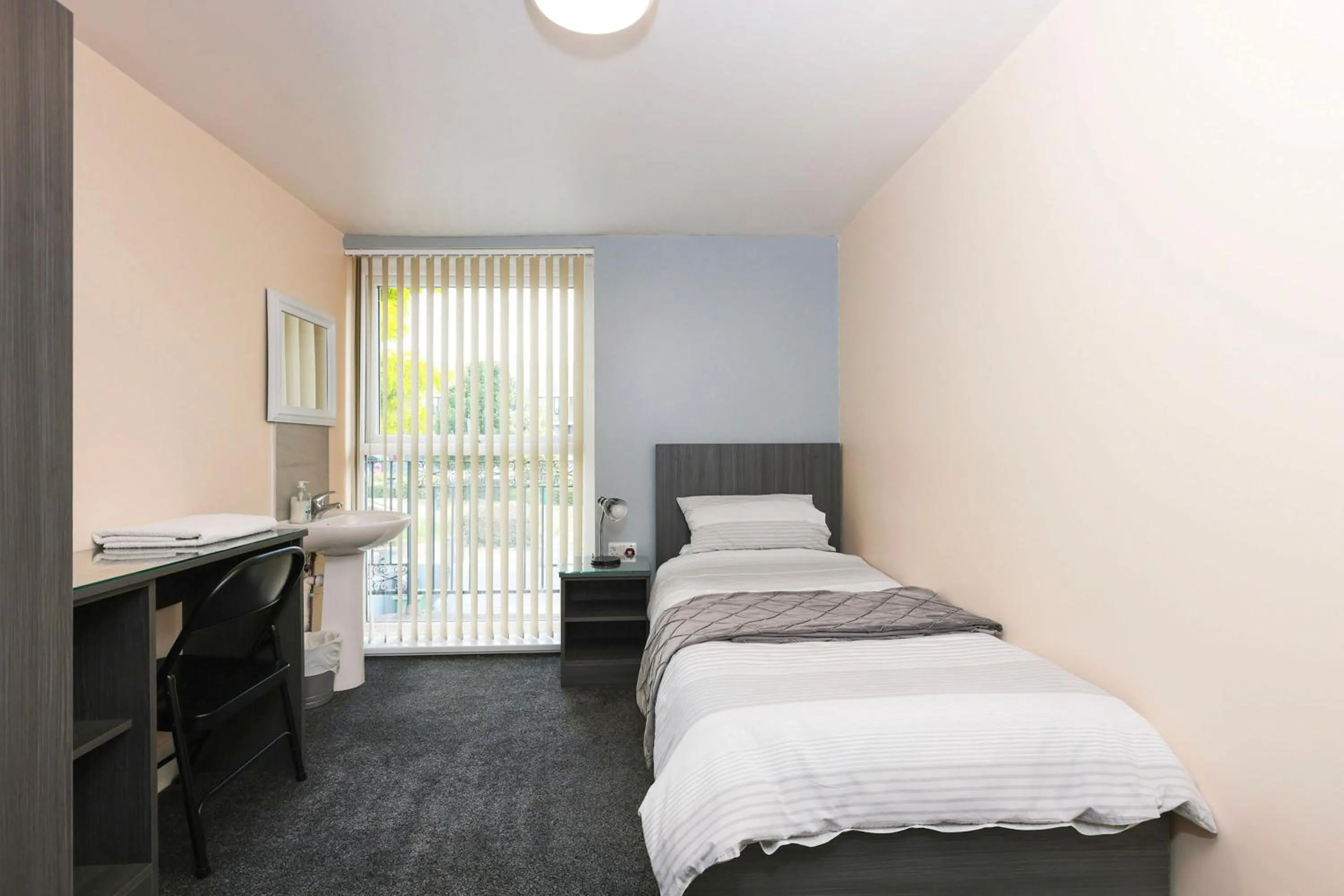 Bedroom in OYO Honeycroft Lodge, Uxbridge