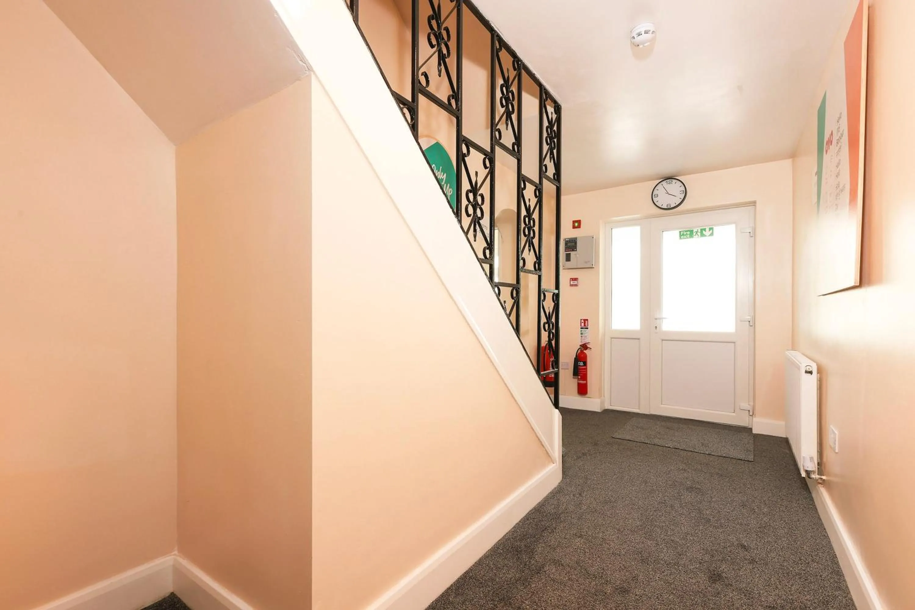 Lobby or reception in OYO Honeycroft Lodge, Uxbridge