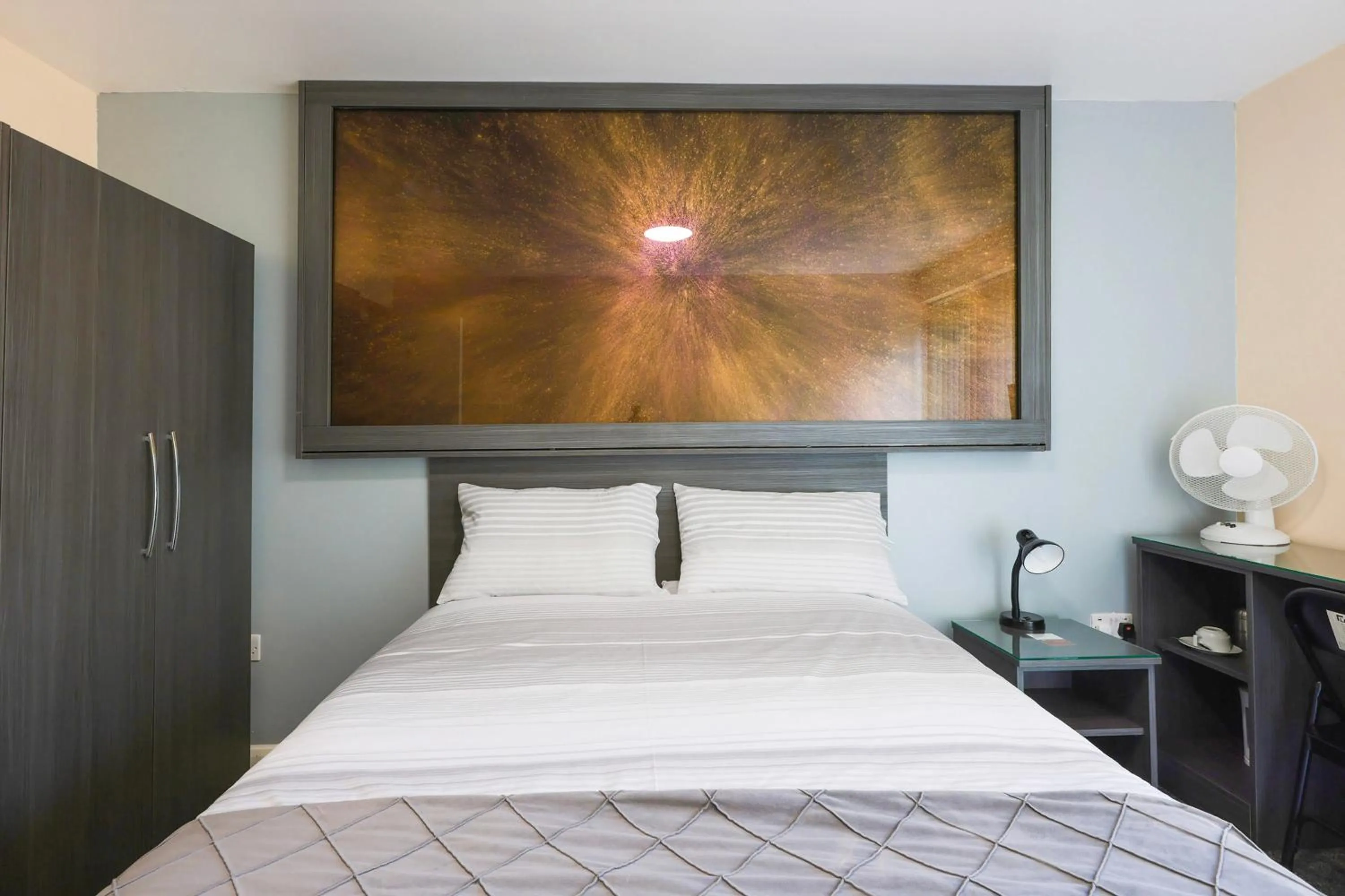 Bedroom in OYO Honeycroft Lodge, Uxbridge