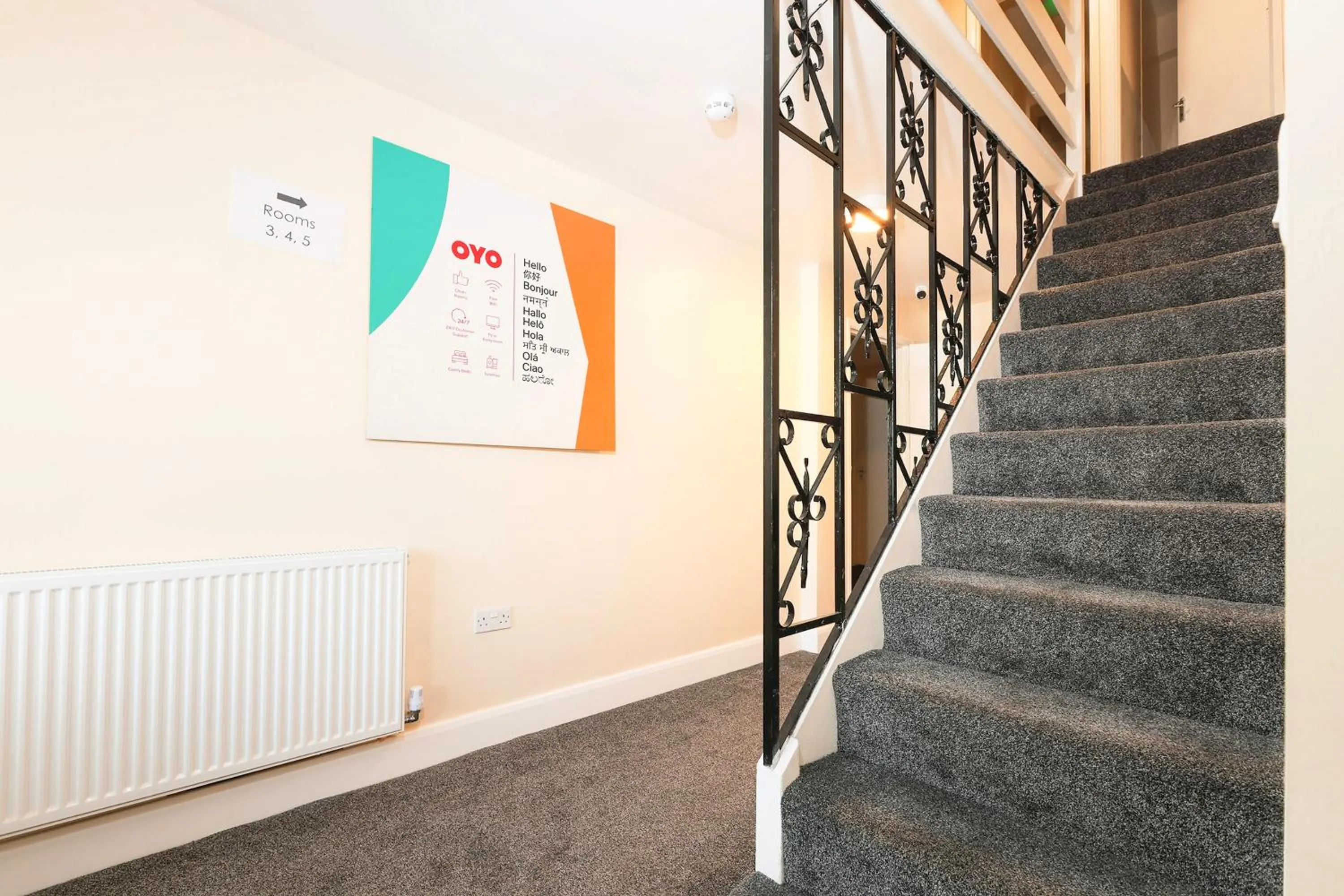Lobby or reception in OYO Honeycroft Lodge, Uxbridge