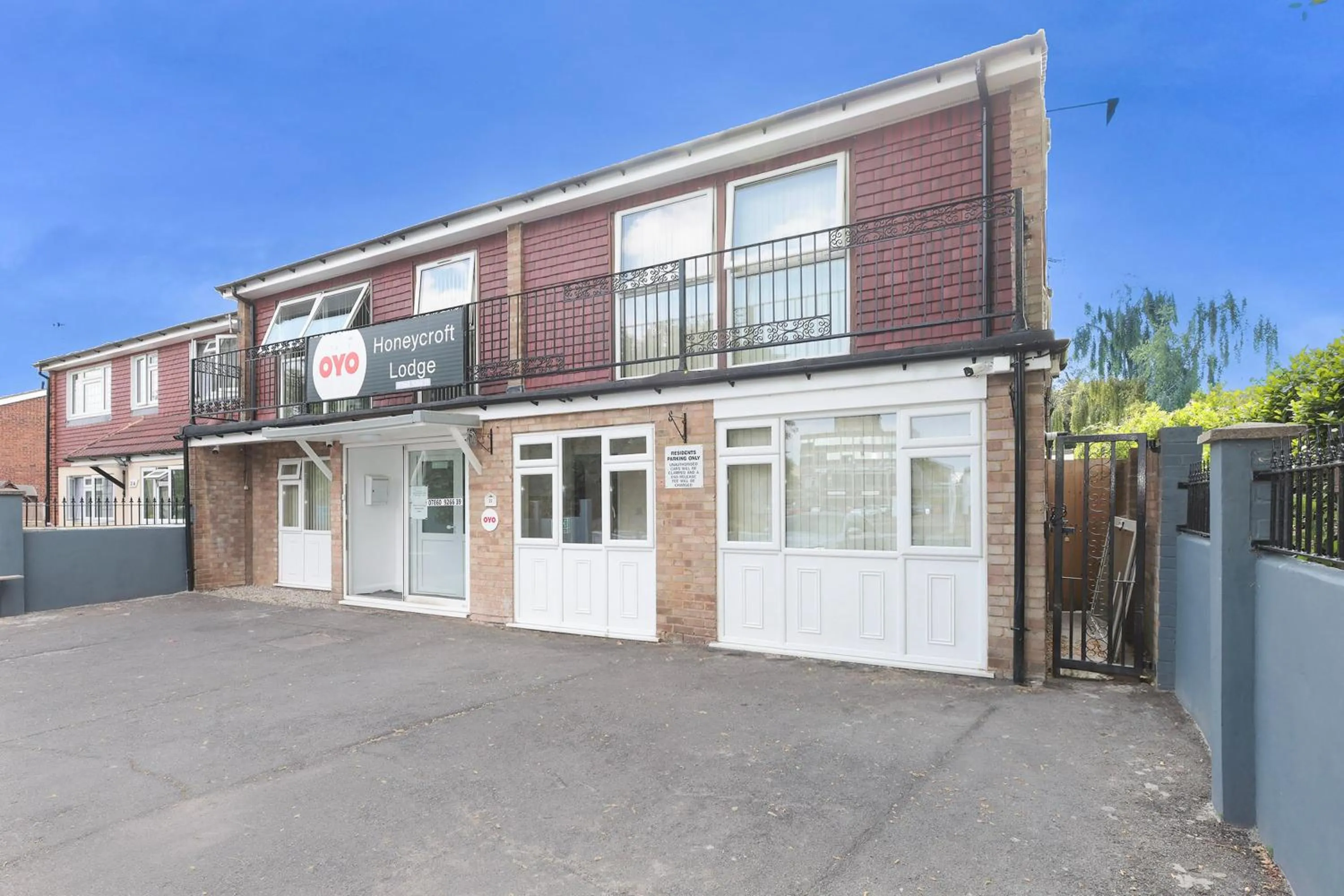 Facade/entrance in OYO Honeycroft Lodge, Uxbridge
