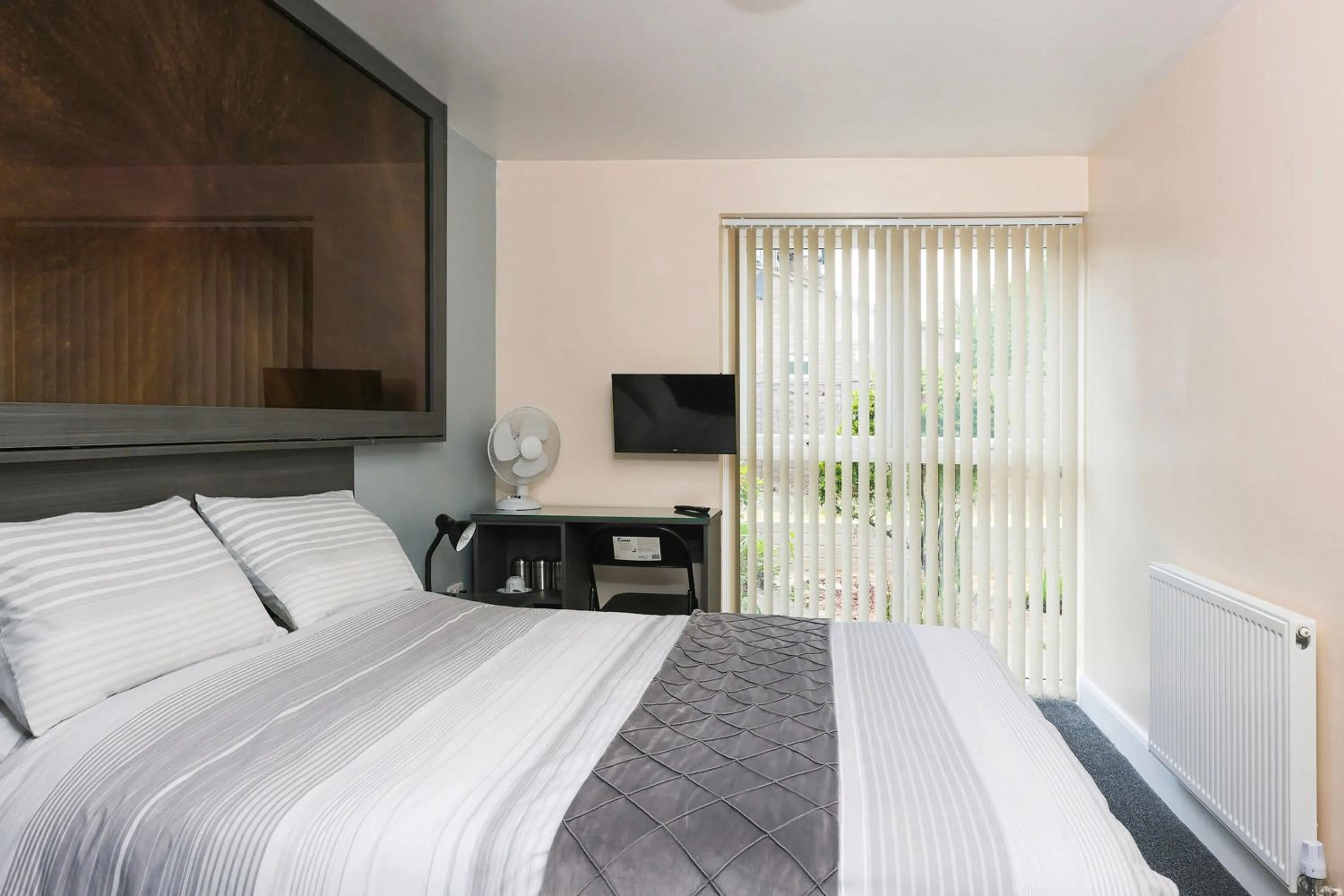 Bedroom in OYO Honeycroft Lodge, Uxbridge