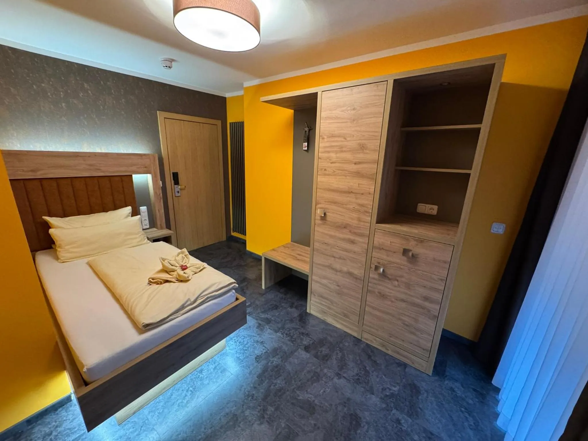 Photo of the whole room, Bed in Heidekönig Hotel Celle