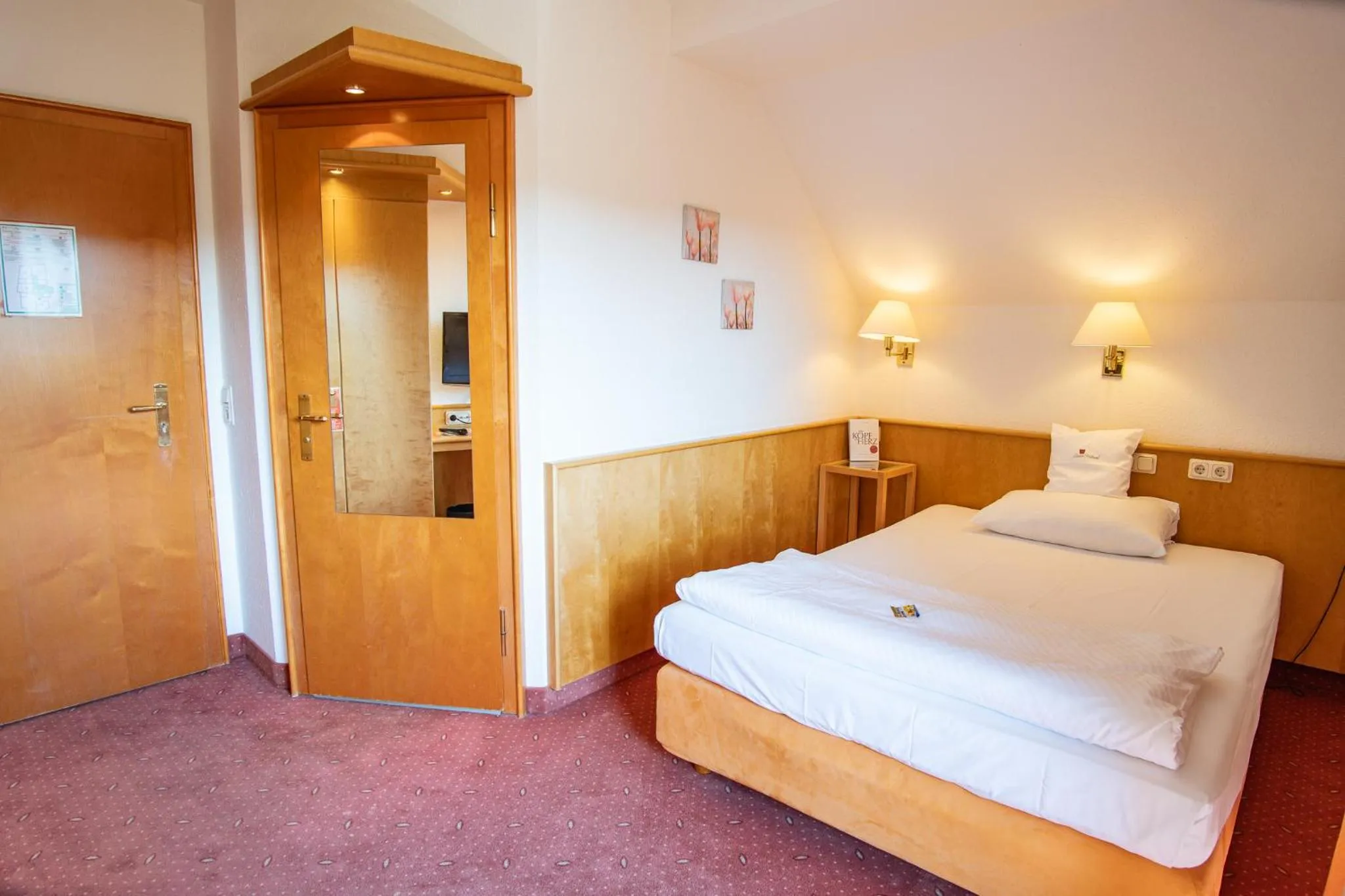 Photo of the whole room, Bed in Hotel Restaurant Lamm Hebsack