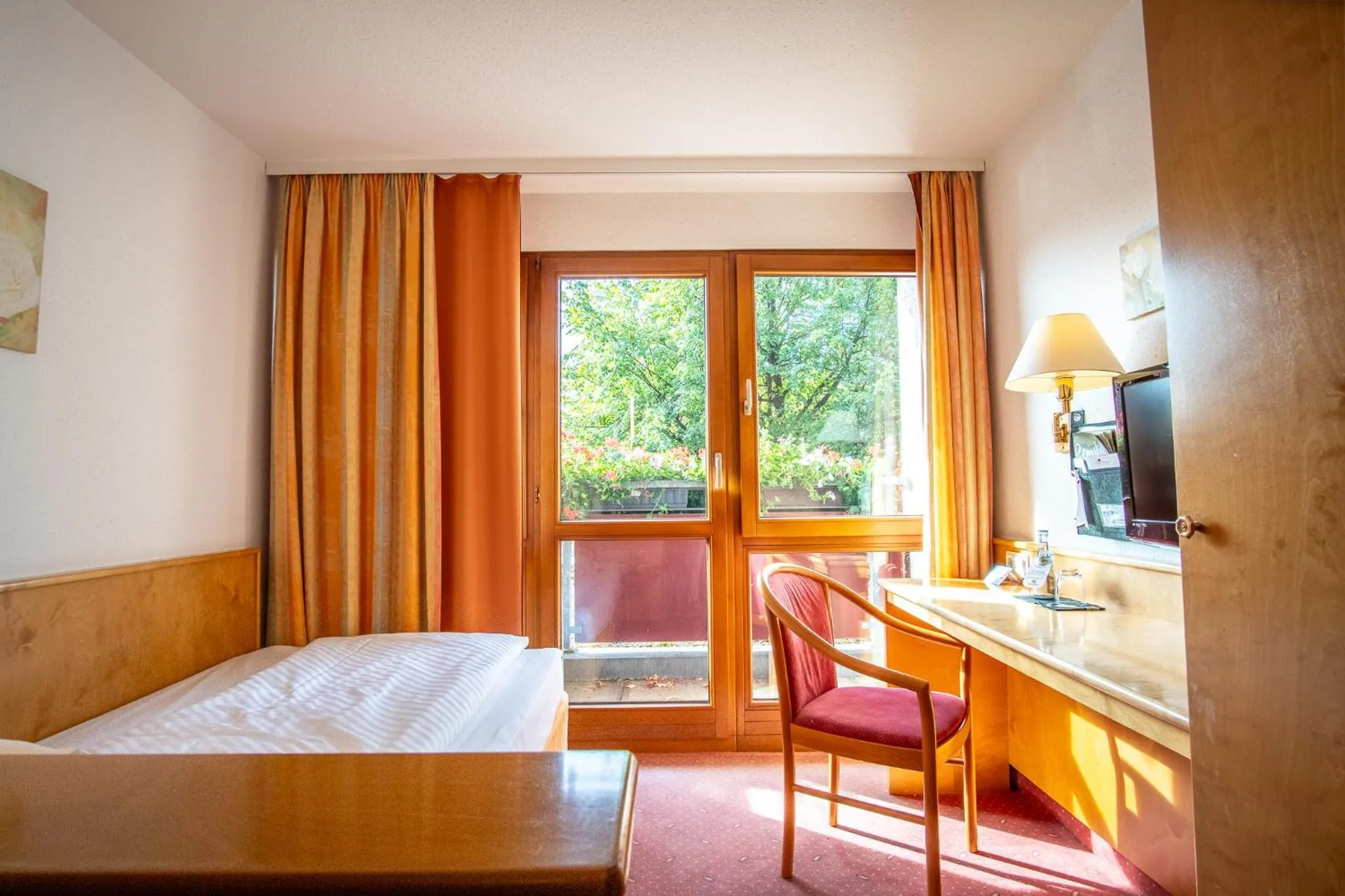 Photo of the whole room, Bed in Hotel Restaurant Lamm Hebsack