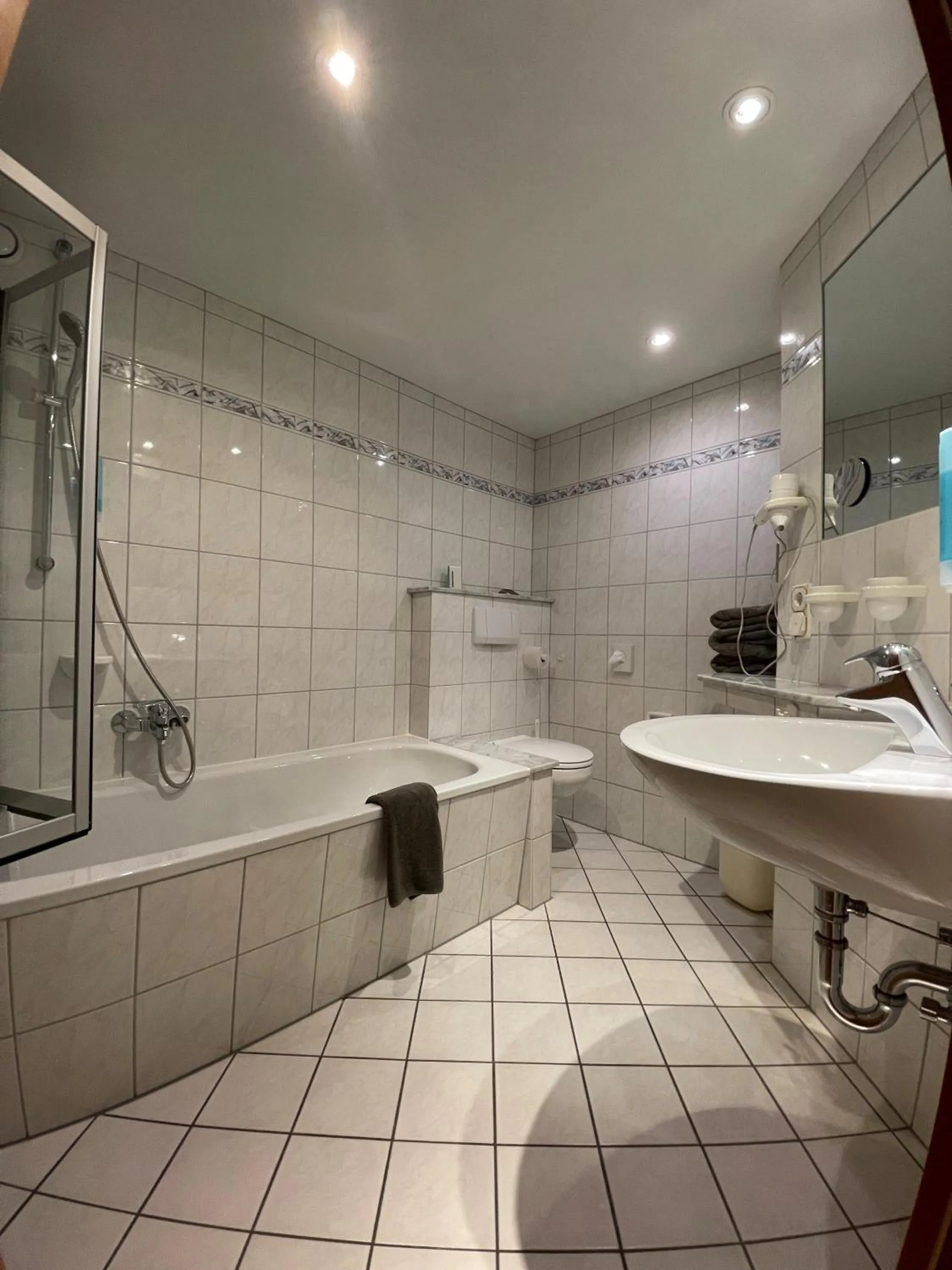 Bathroom in Hotel Bebra's Hessischer Hof