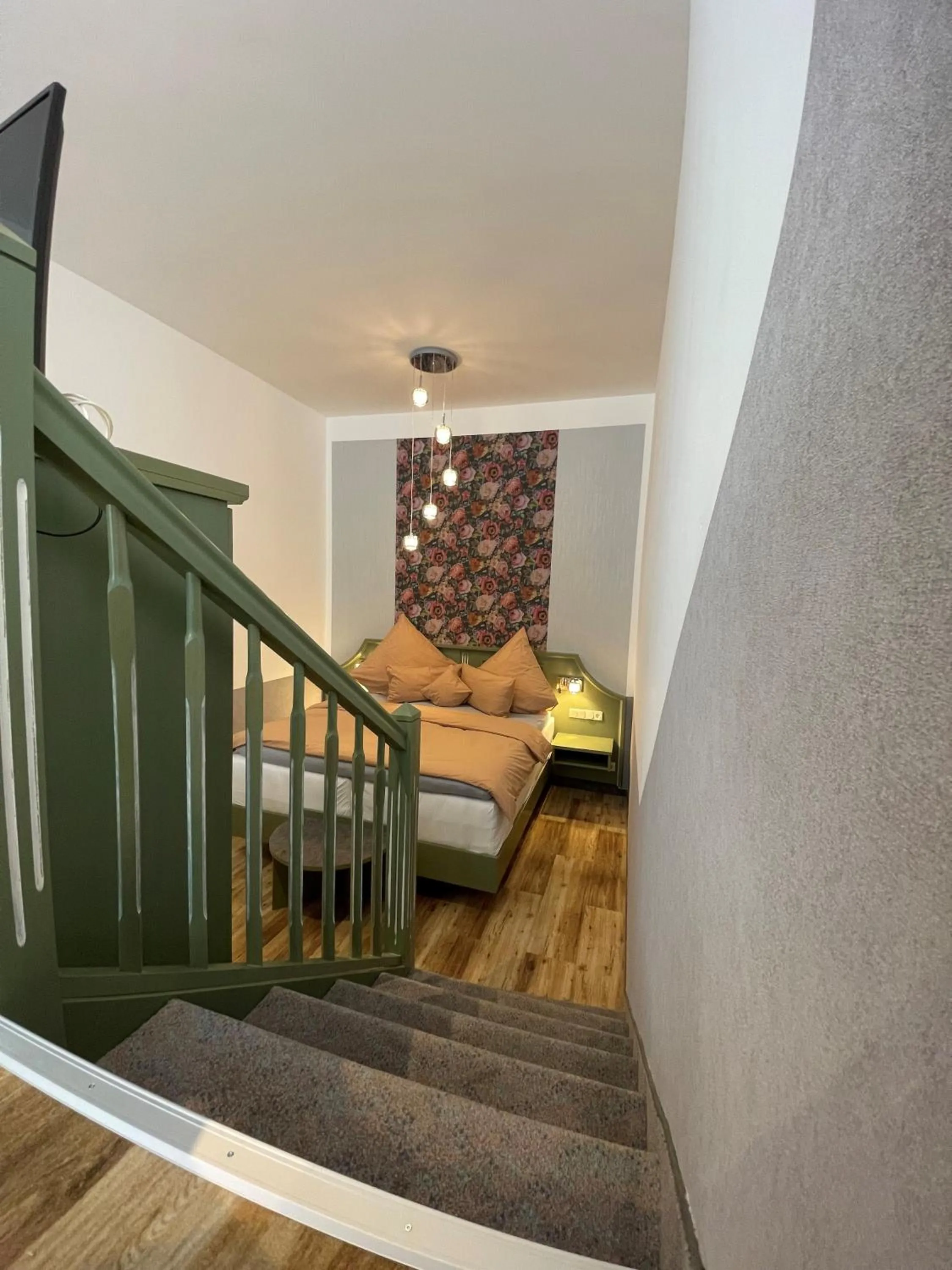 Photo of the whole room, Bed in Hotel Bebra's Hessischer Hof