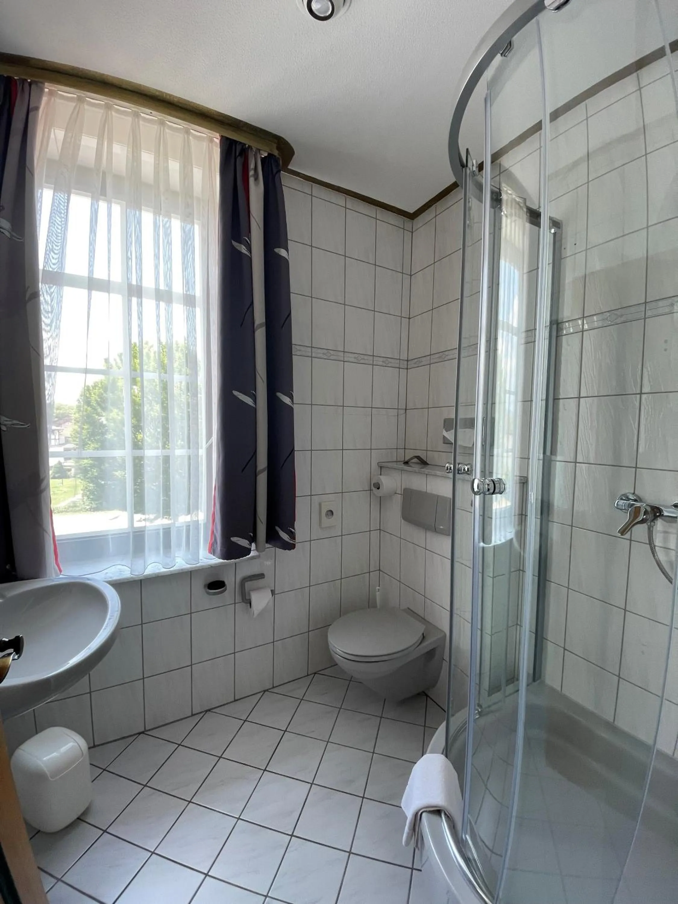 Bathroom in Hotel Bebra's Hessischer Hof