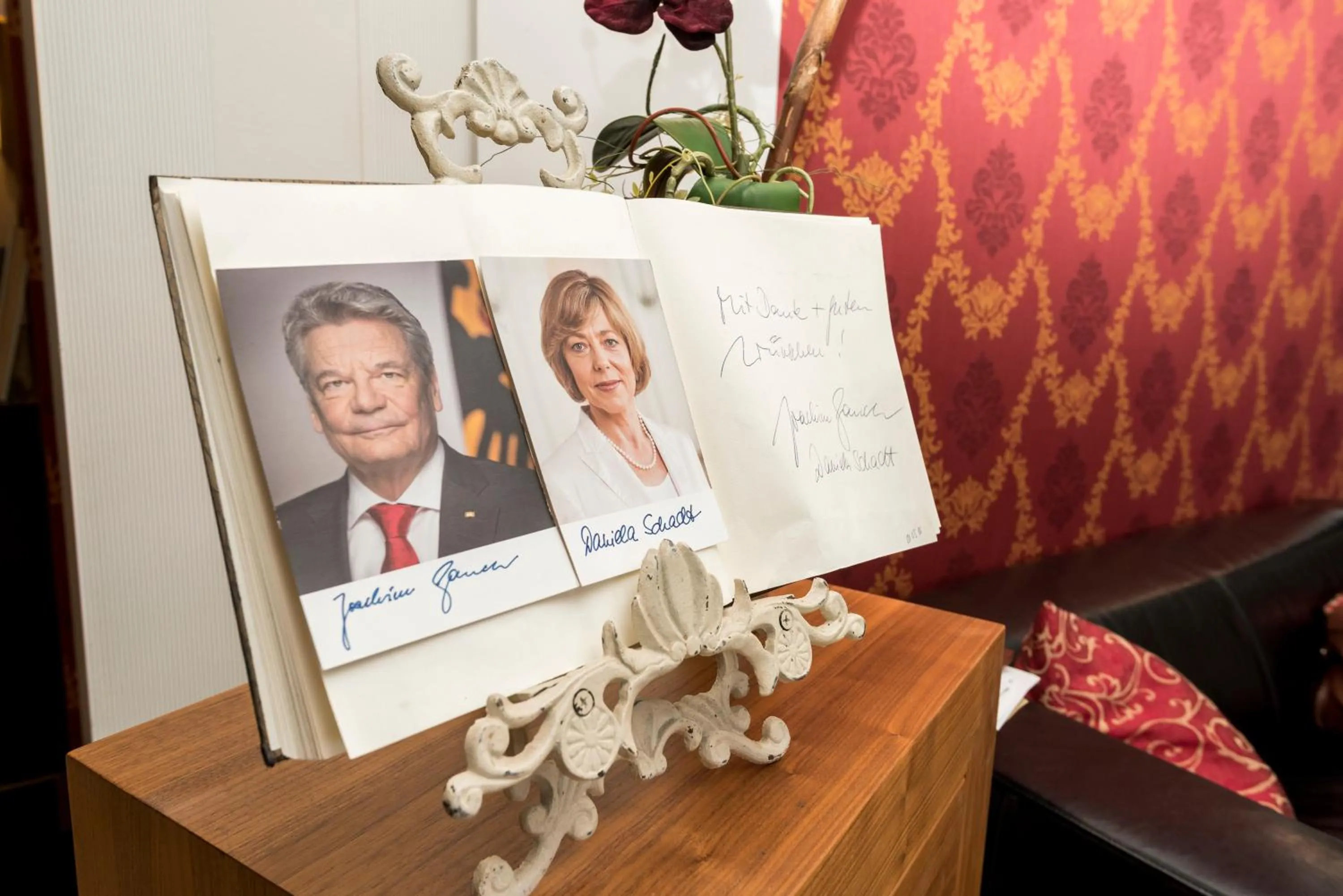 Staff in Hotel Tiek Superior