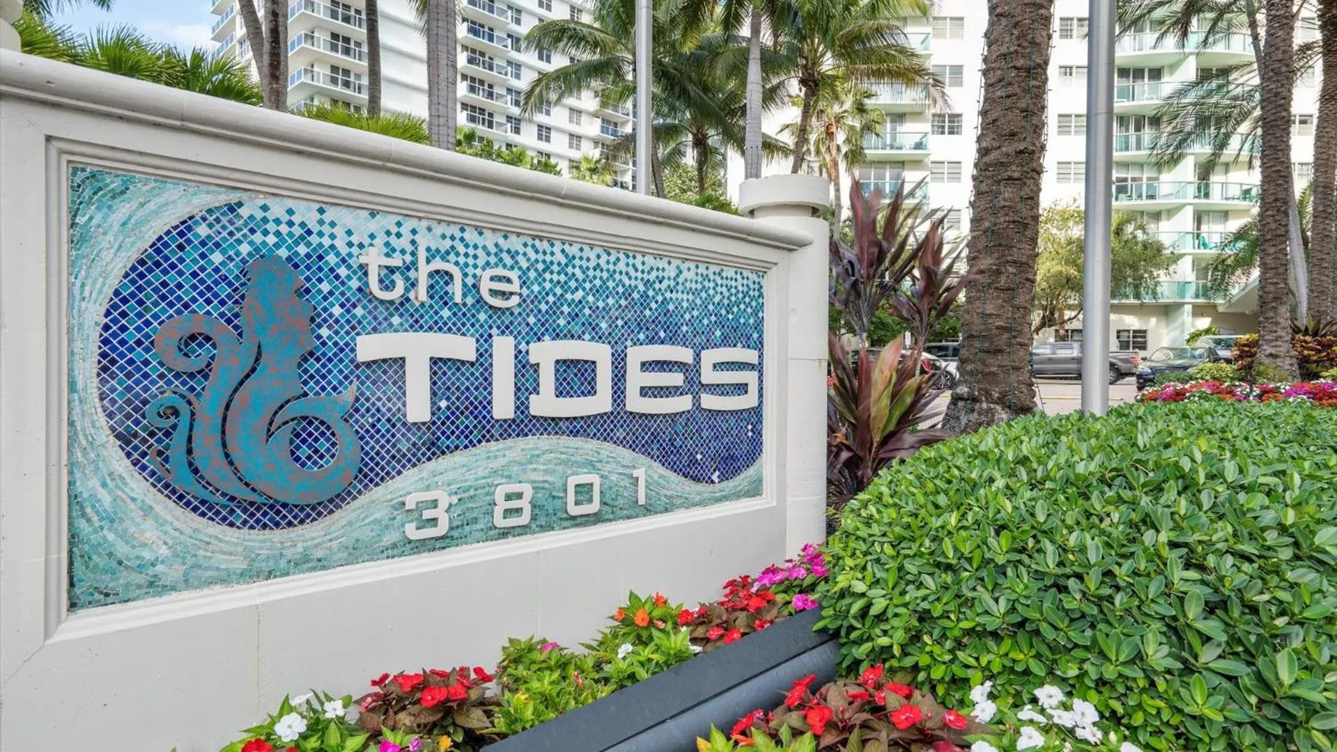Facade/entrance in The Tides Ocean Luxury Suites