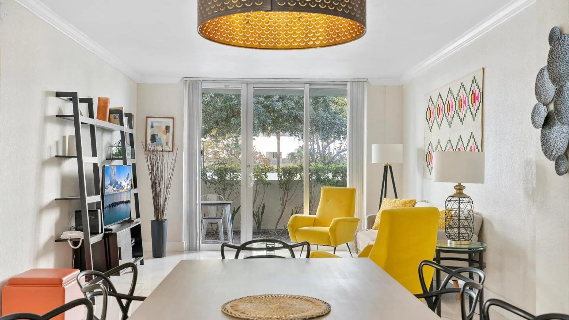 TV and multimedia in The Tides Ocean Luxury Suites