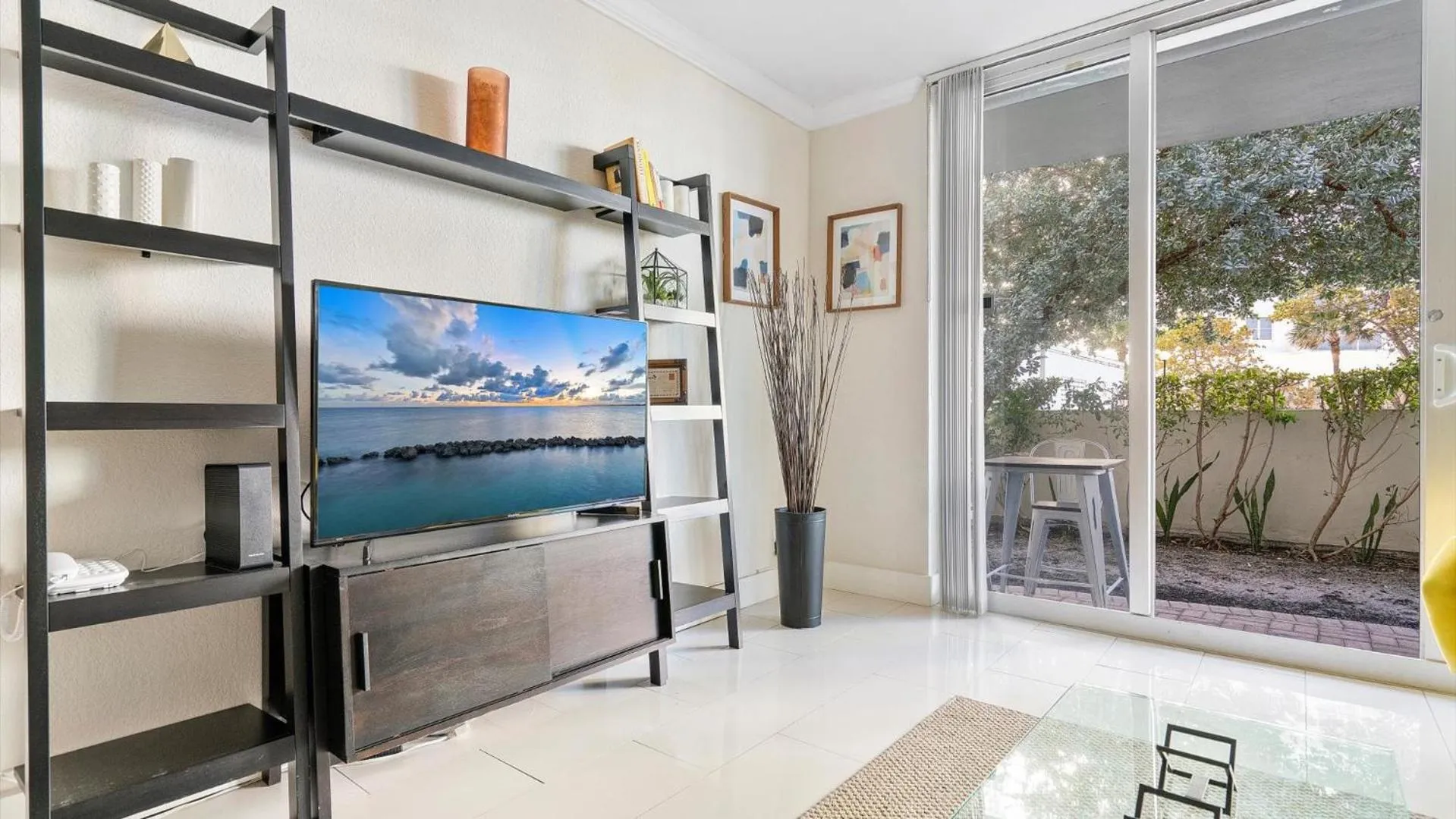 TV and multimedia in The Tides Ocean Luxury Suites