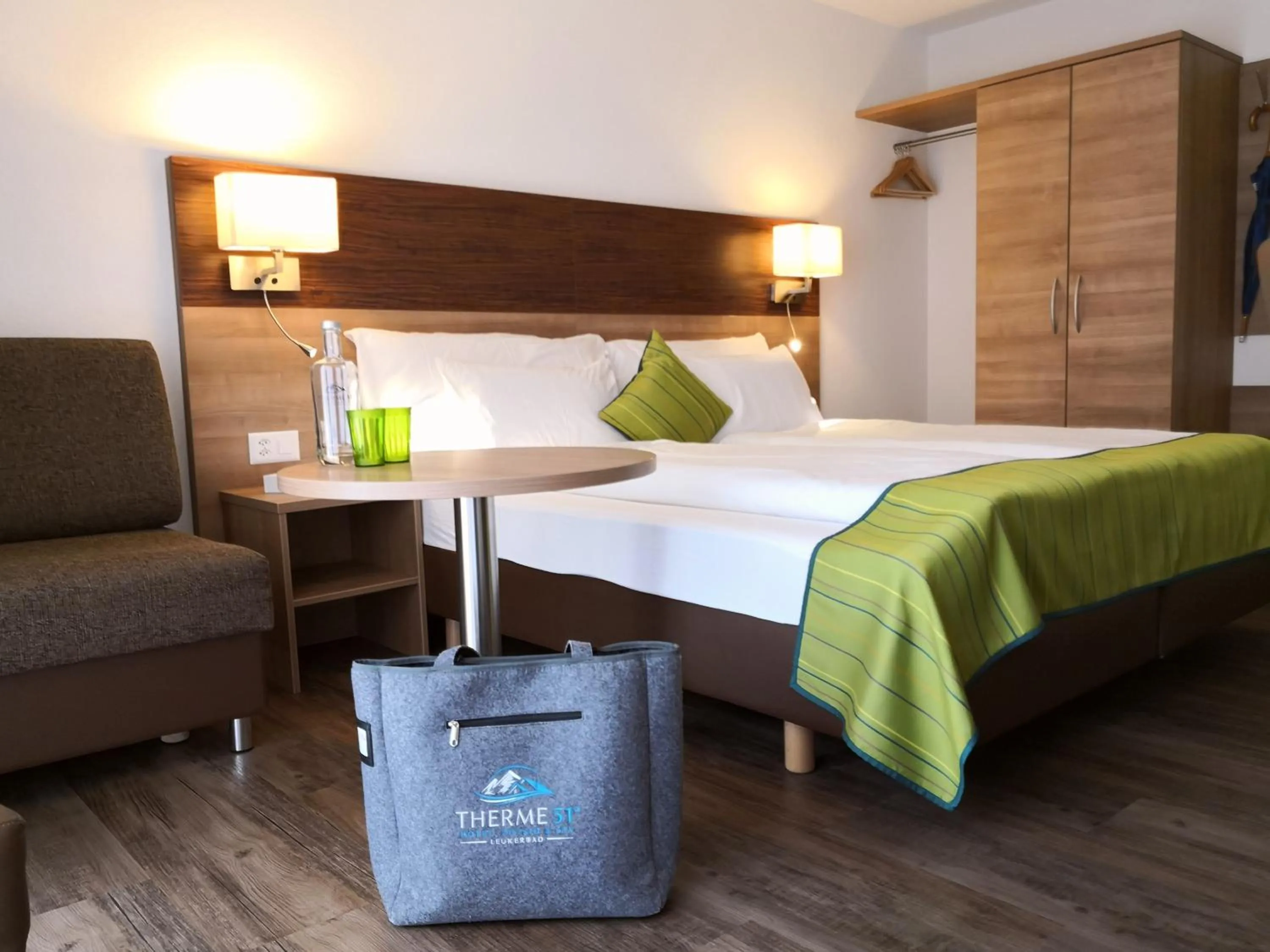 Staff, Bed in Therme 51° Hotel Physio & Spa