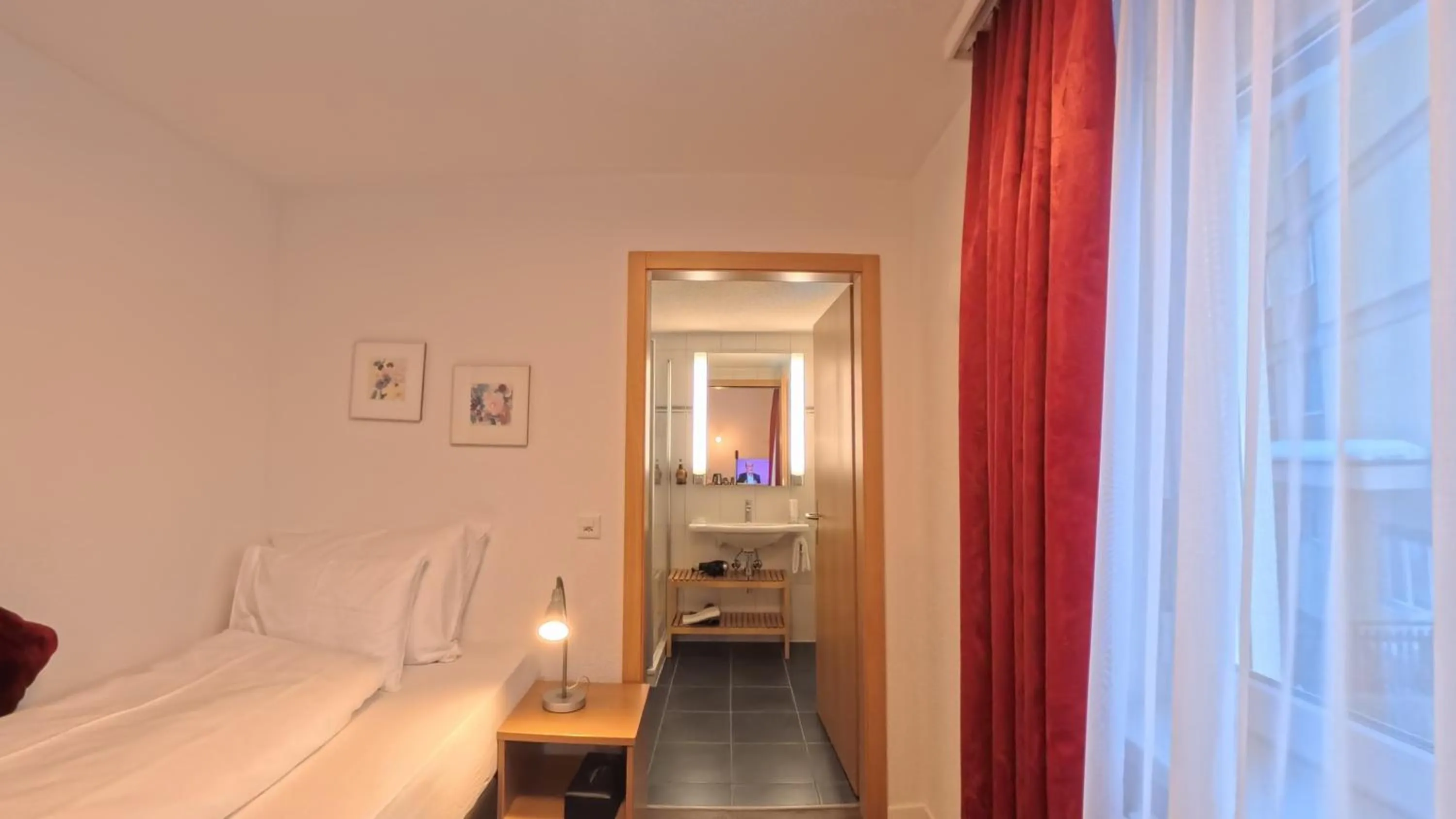 Bedroom, Bed in Therme 51° Hotel Physio & Spa