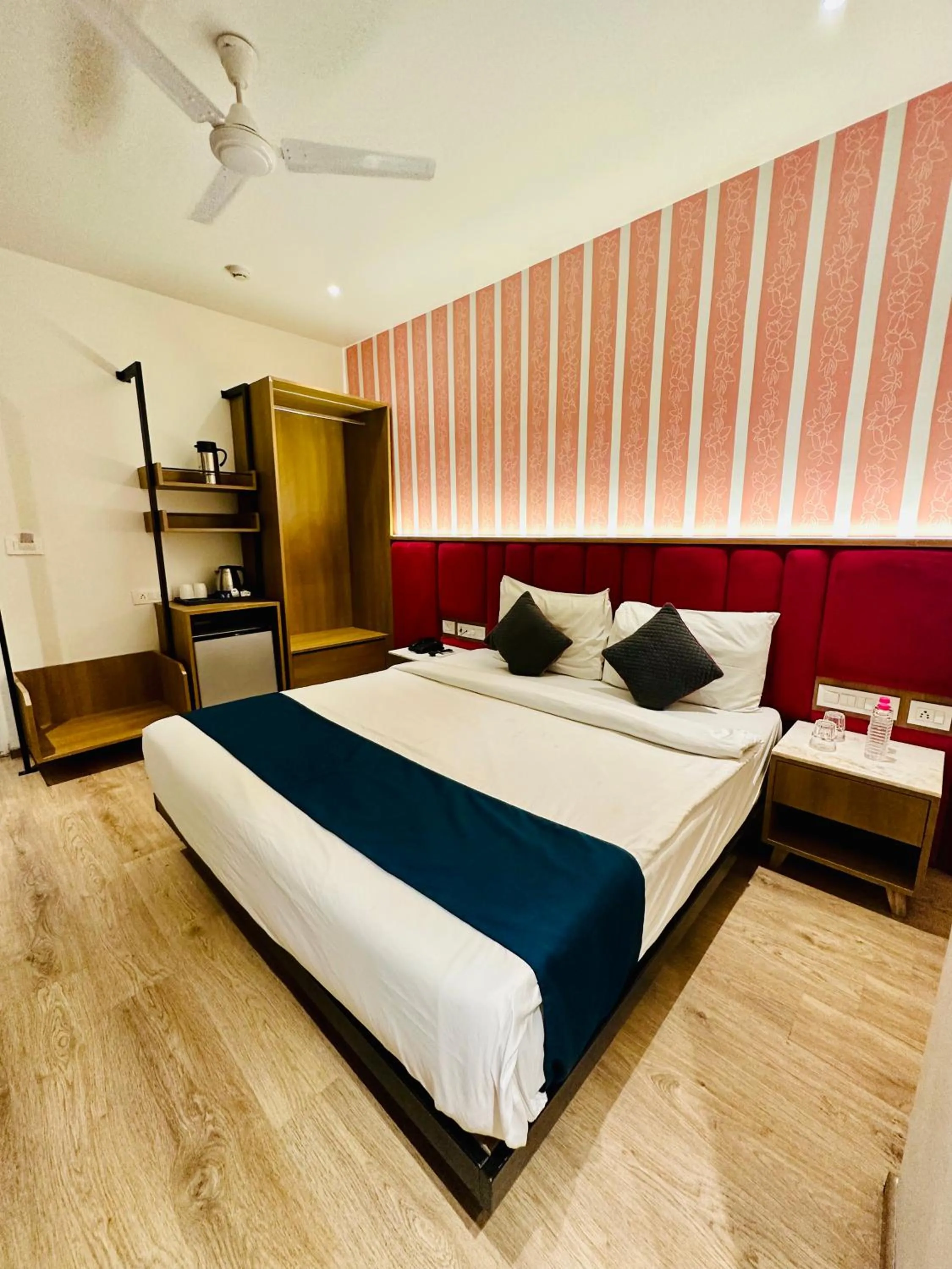 Bedroom, Bed in Hotel Mystic Falls