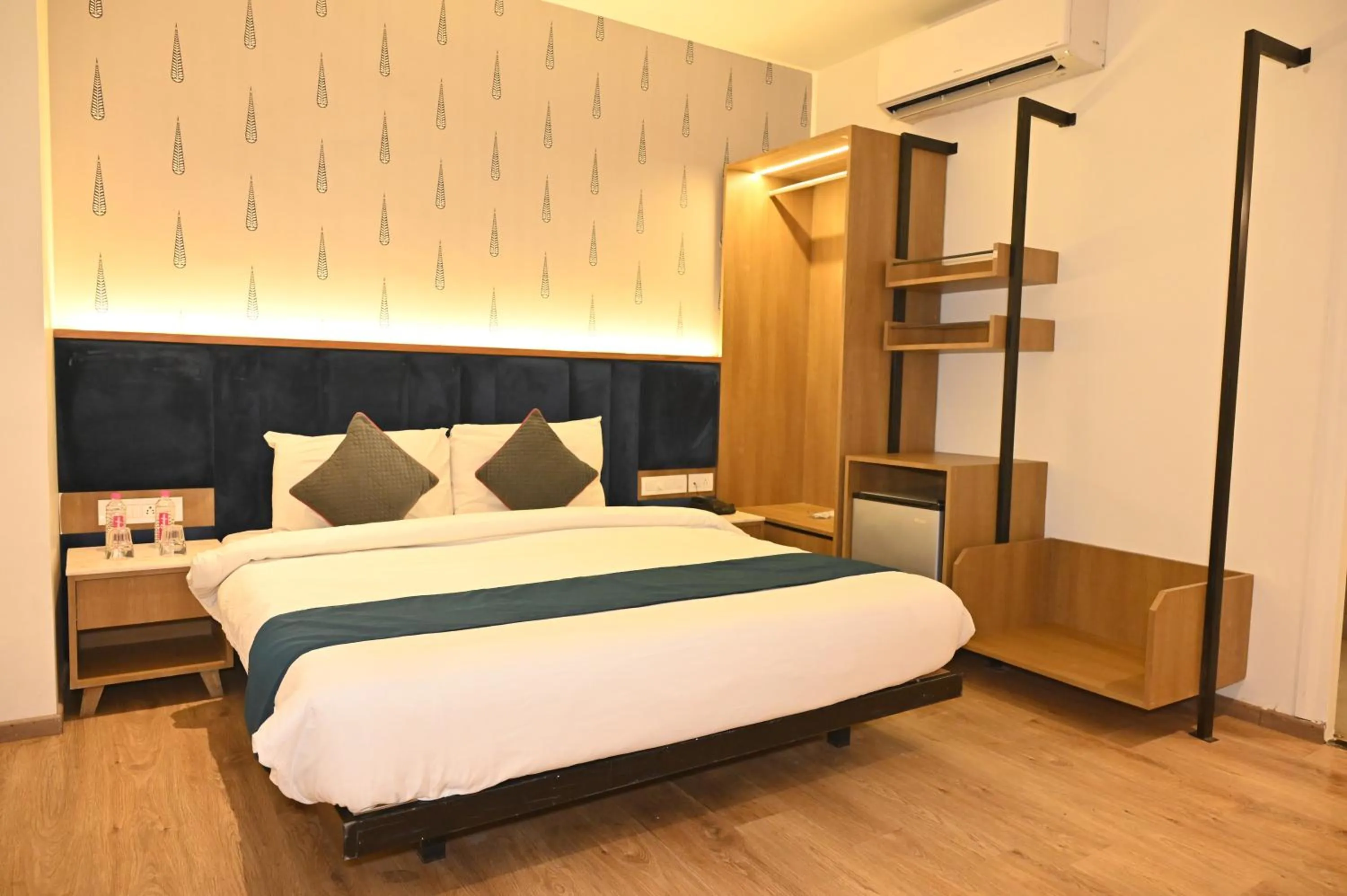 Bedroom, Bed in Hotel Mystic Falls