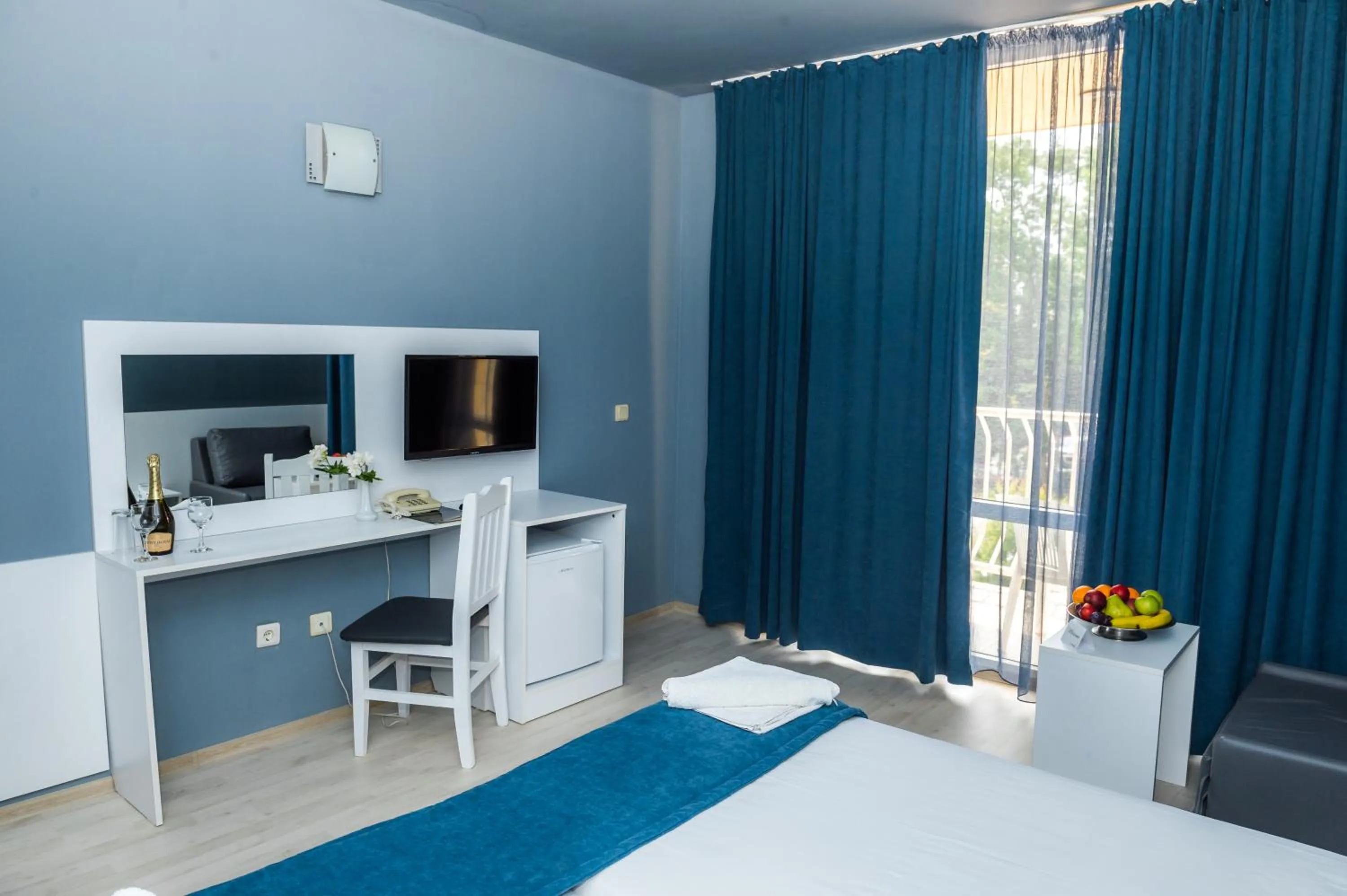 TV and multimedia, Bed in Sun Palace Hotel - All Inclusive