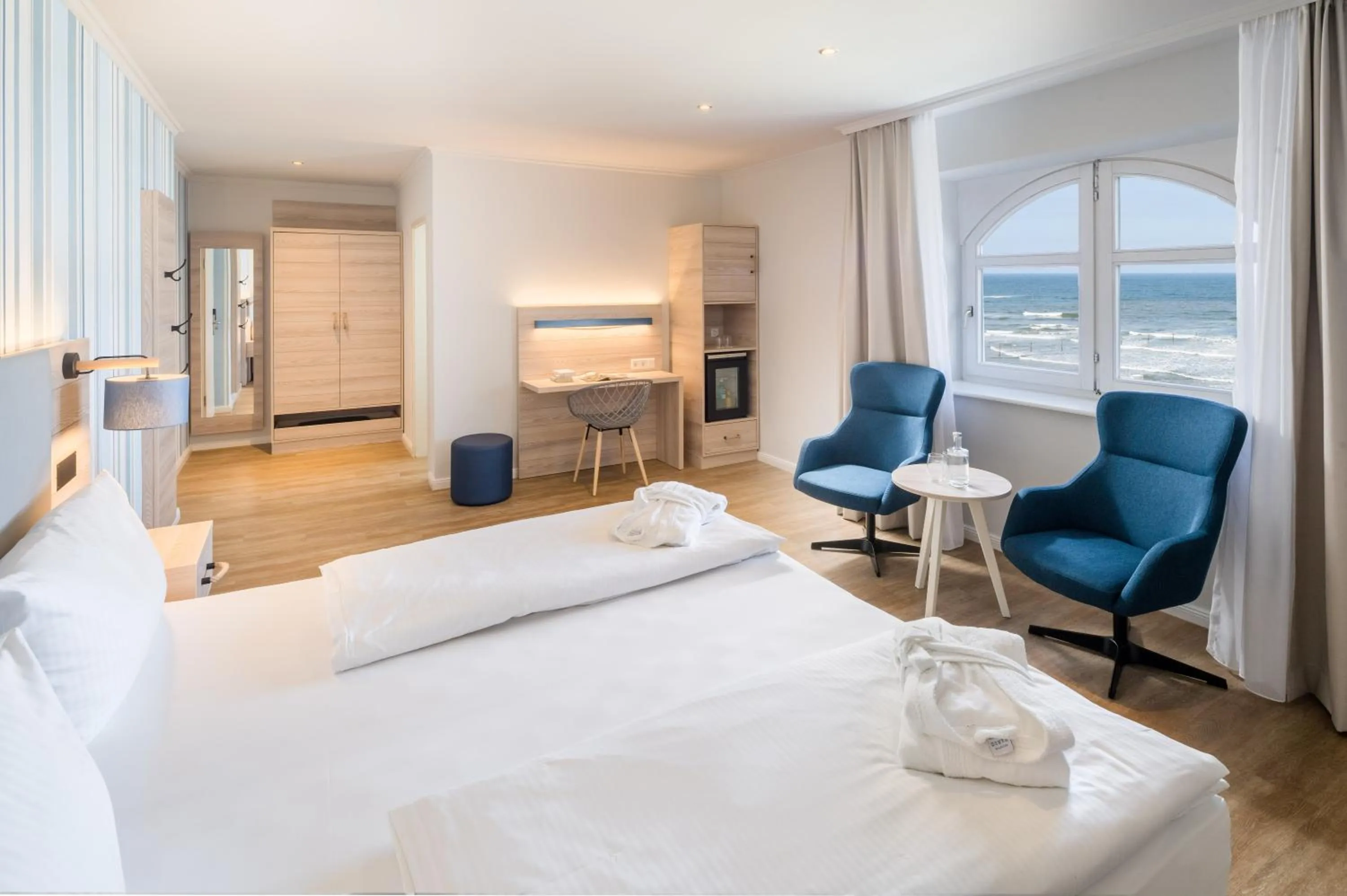 Photo of the whole room, Bed in Strandhotel Gerken