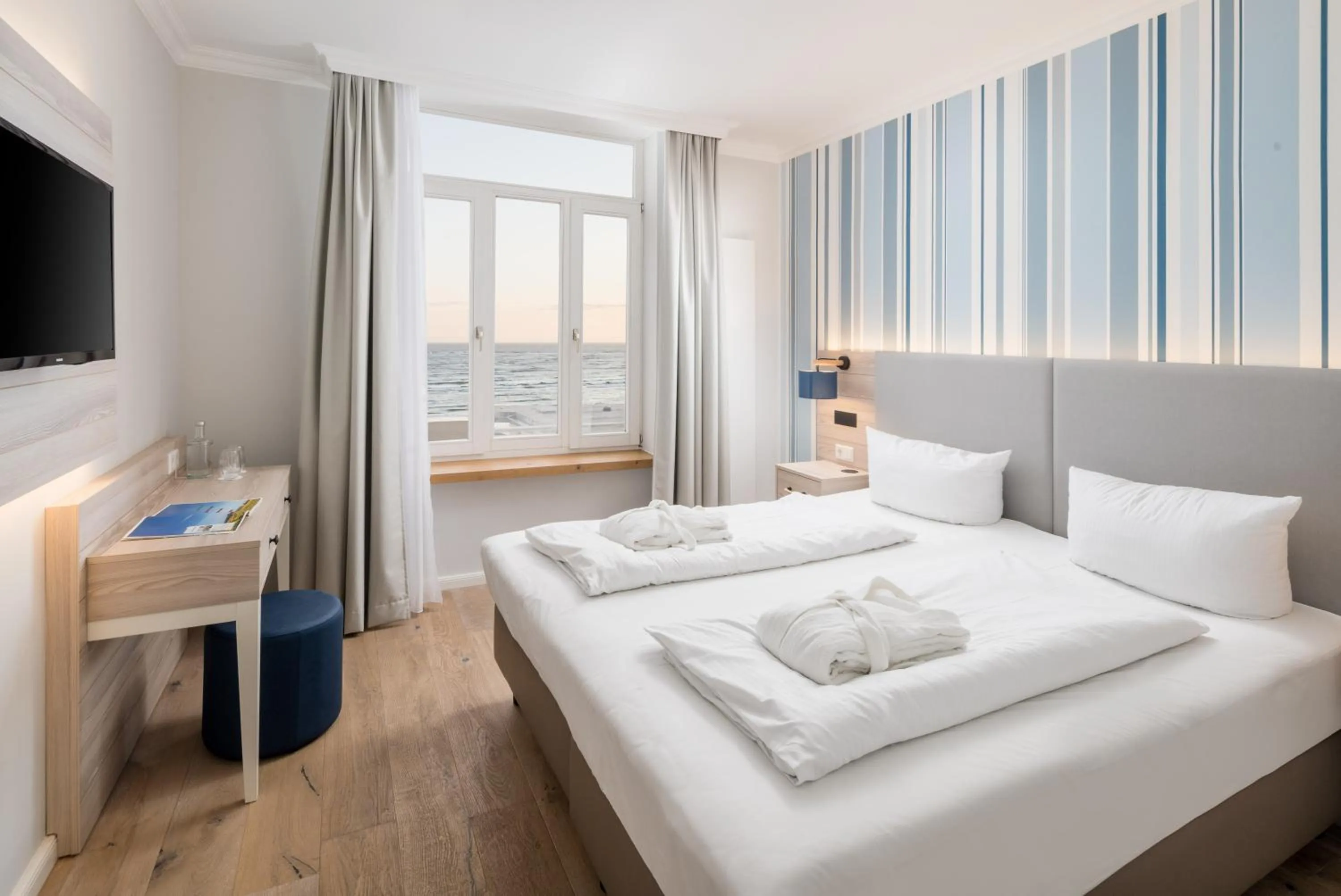 Bedroom, Bed in Strandhotel Gerken