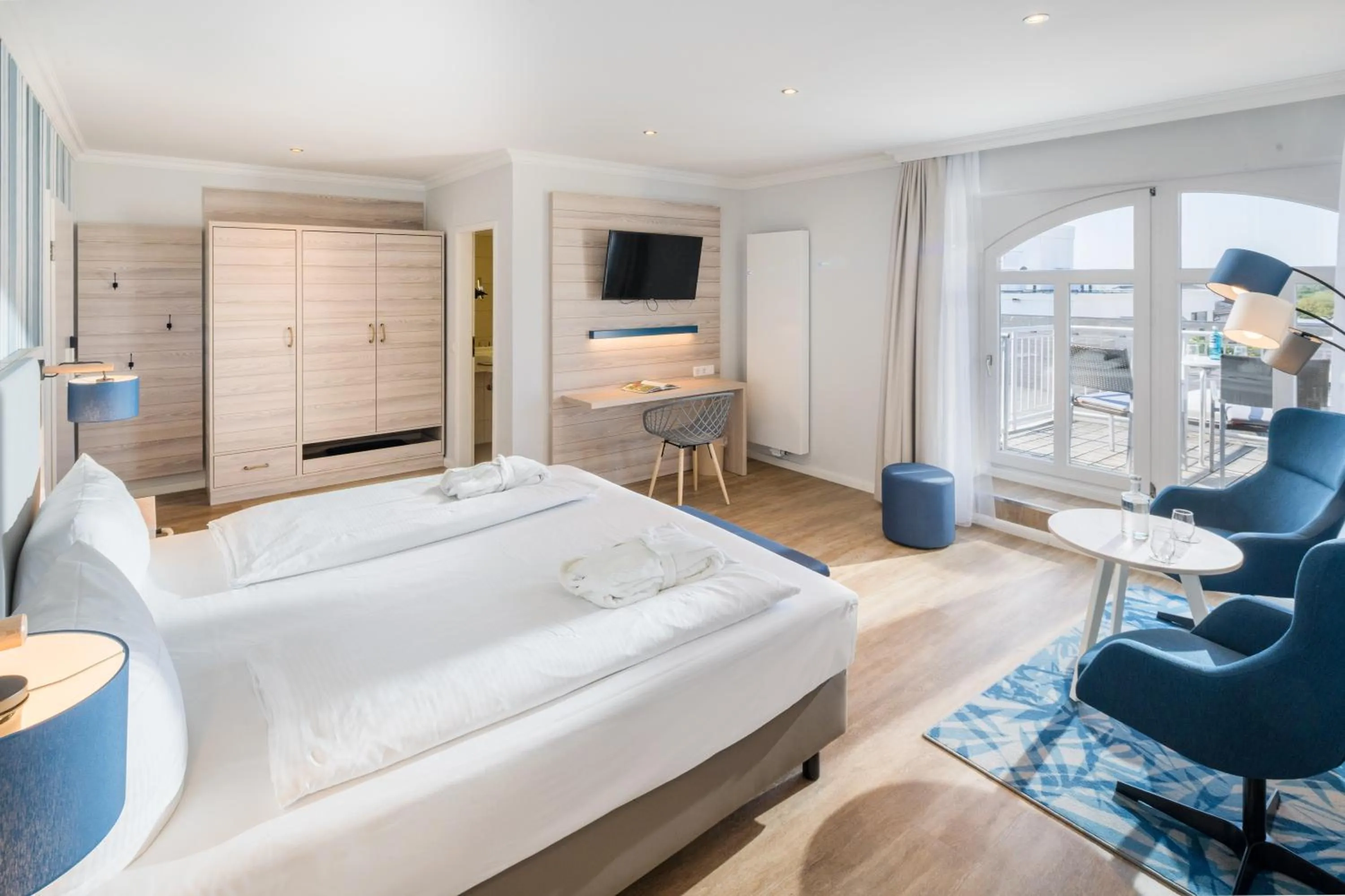 Photo of the whole room, Bed in Strandhotel Gerken