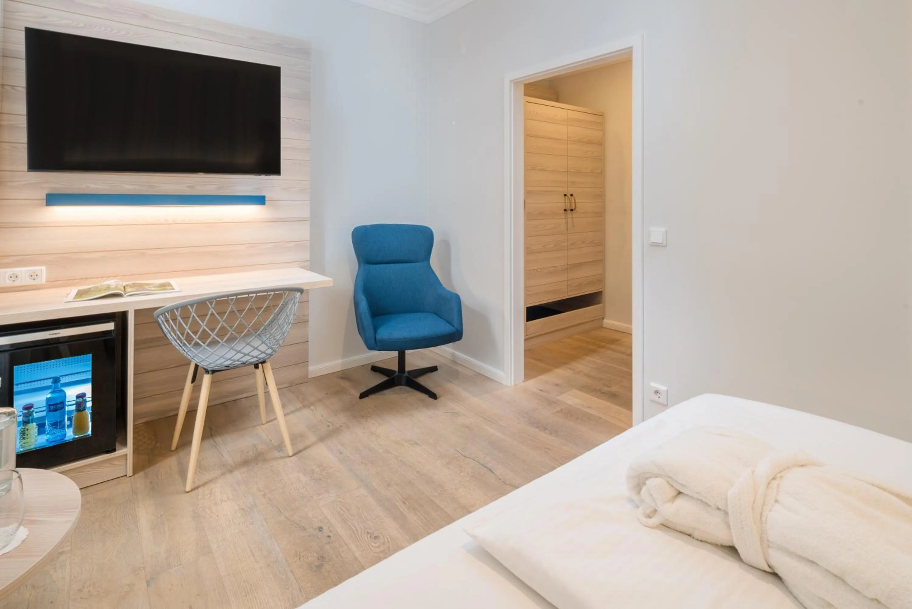 Photo of the whole room, Bed in Strandhotel Gerken