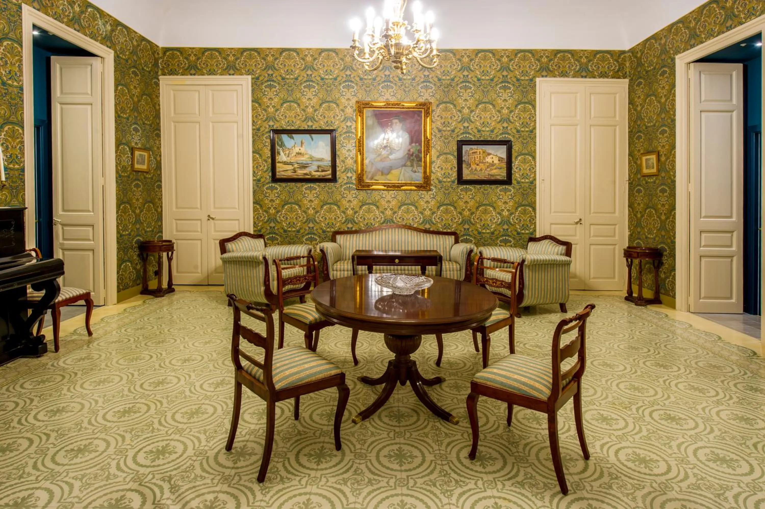 Living room in Bolet Casa Modernista