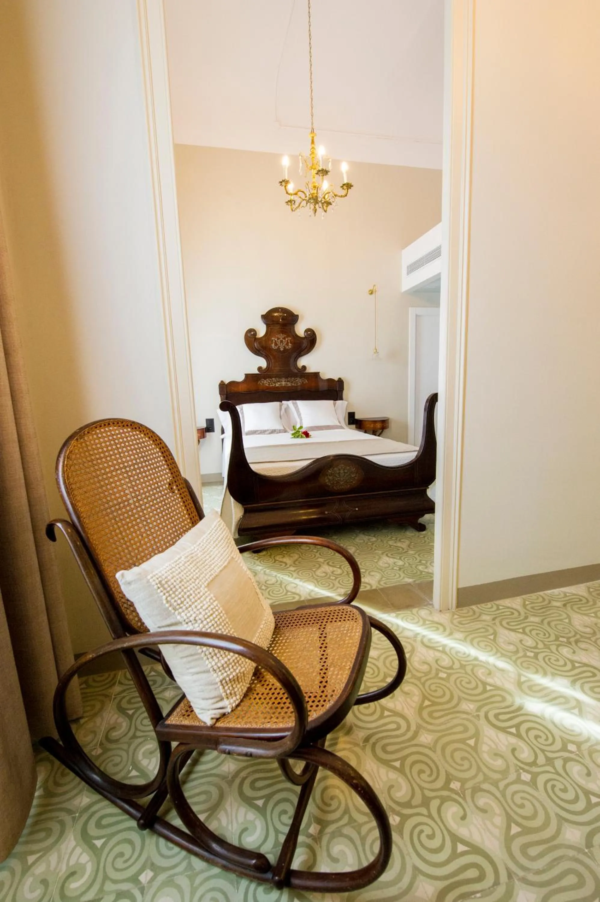 VIP, Bed in Bolet Casa Modernista