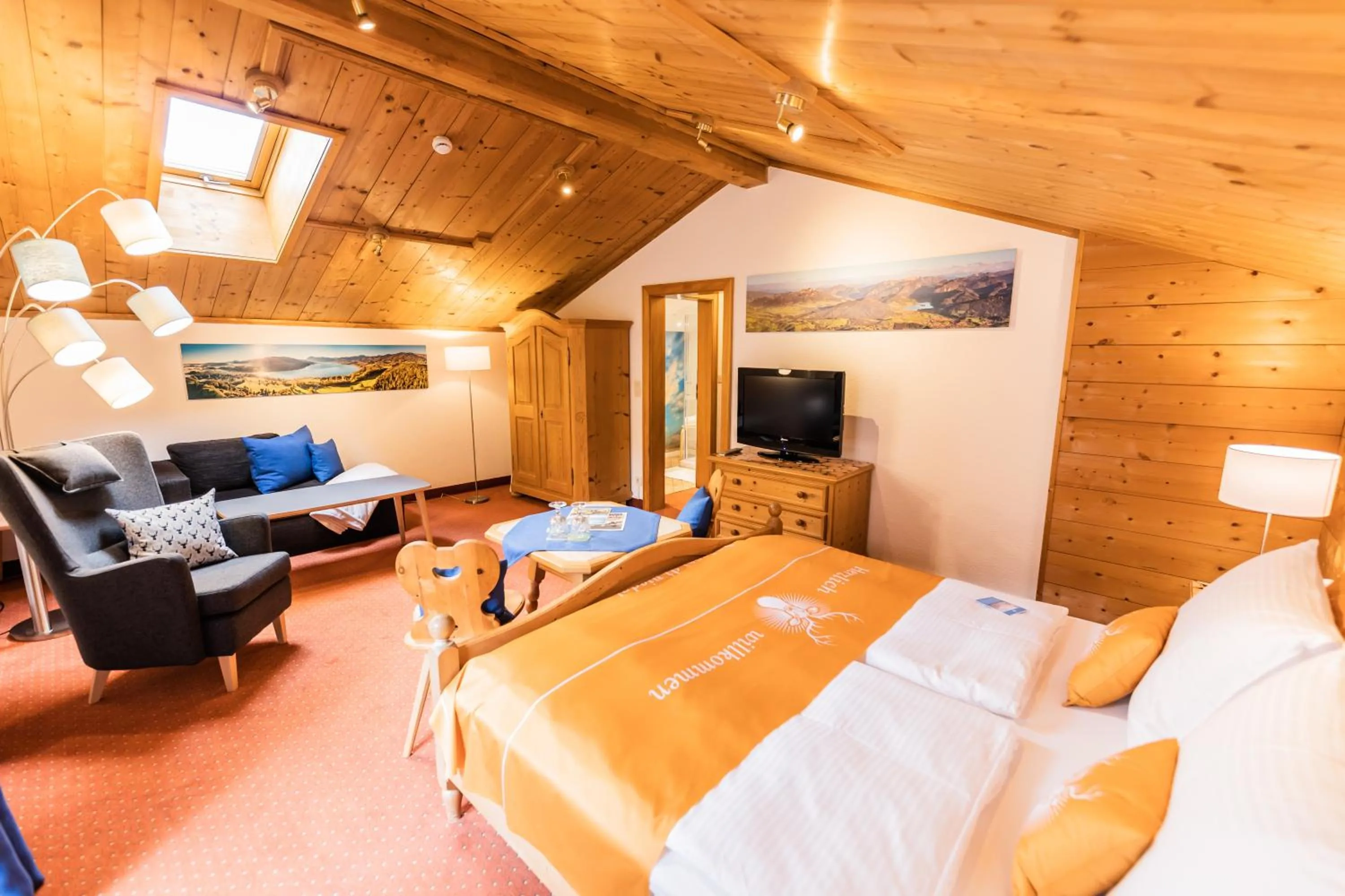 Photo of the whole room, Bed in Hotel Hubertus Schliersee