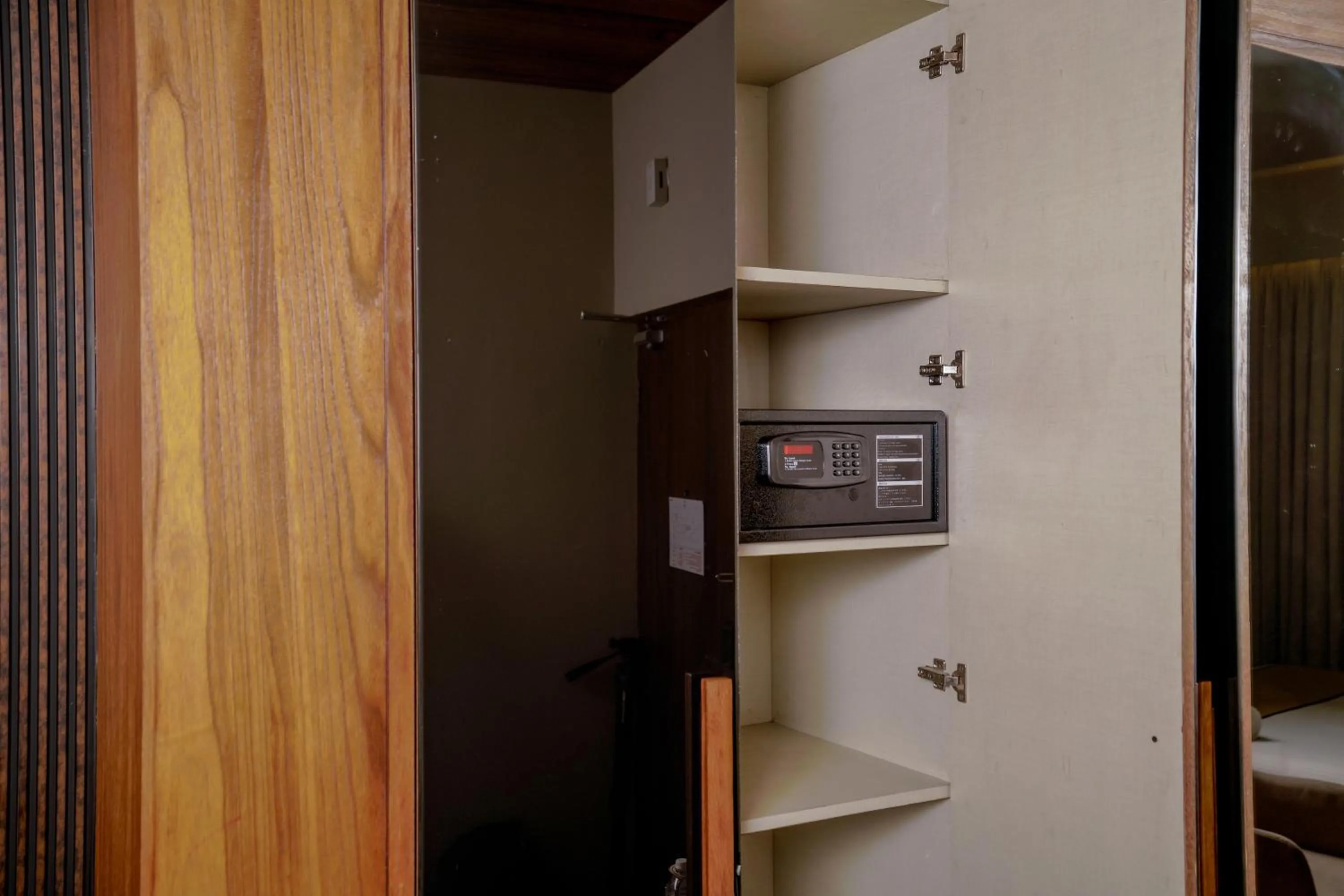 microwave in Lazdana Hotel Bangalore