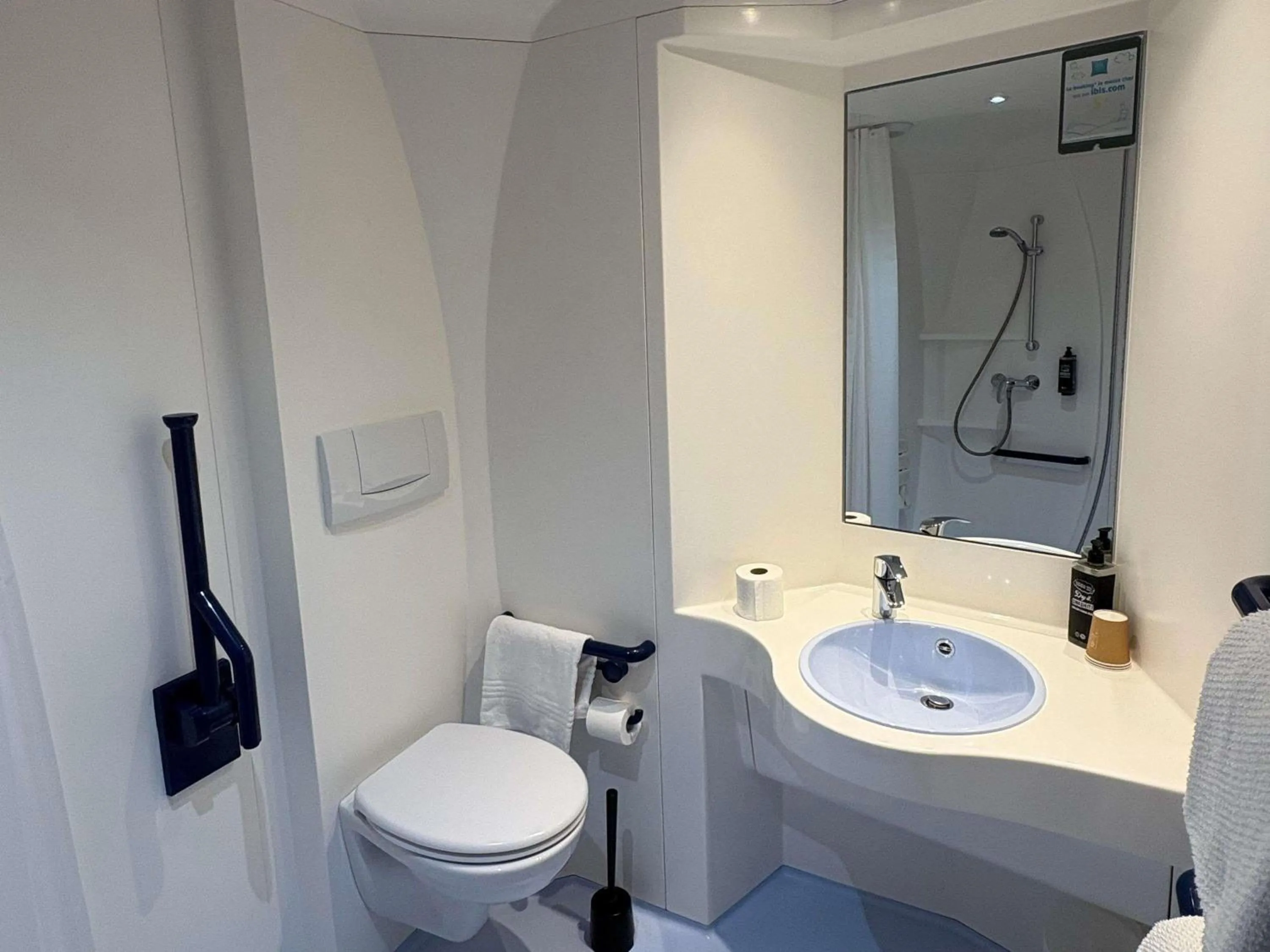 Bedroom in Ibis Budget Ancenis