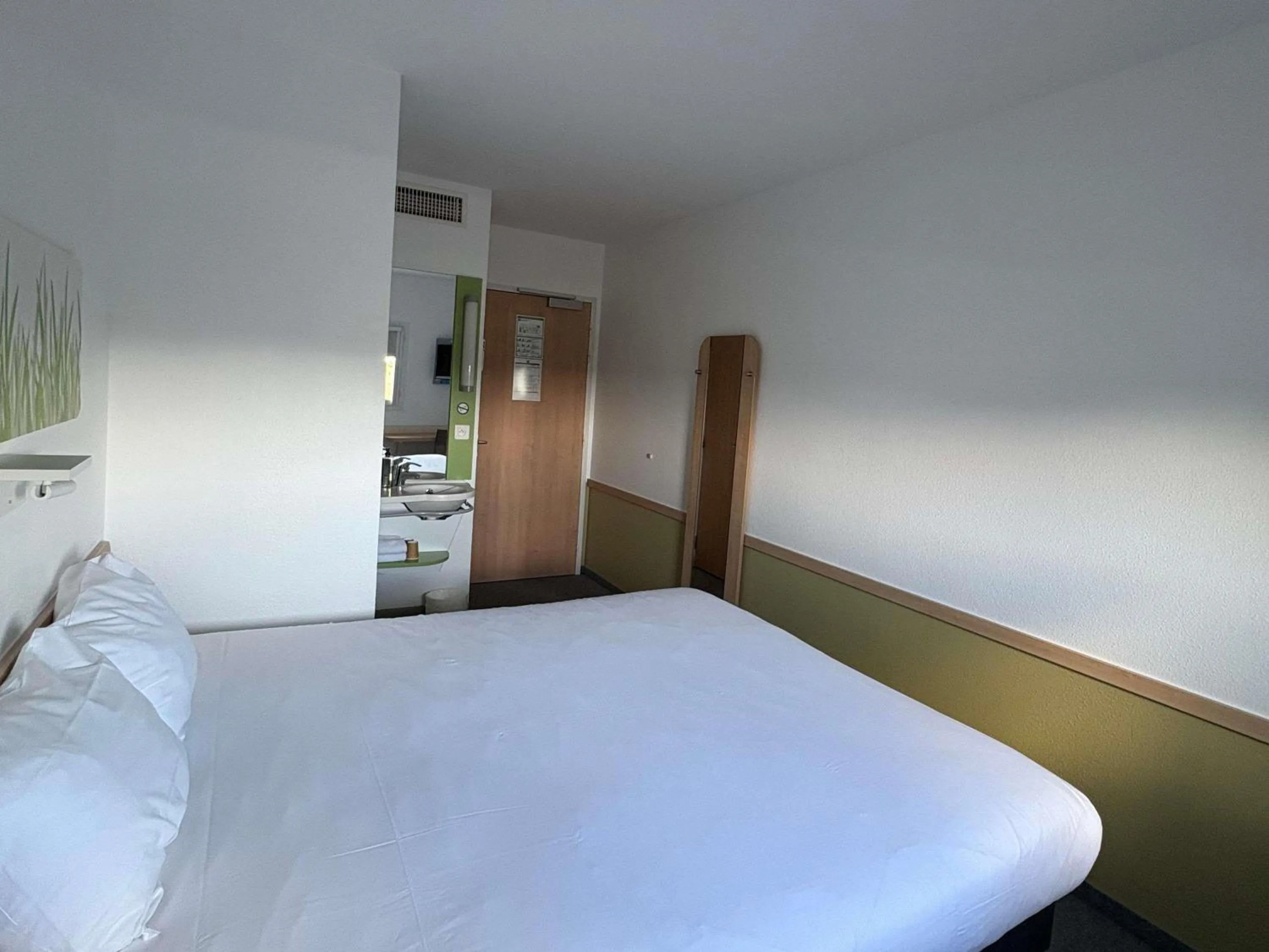 Bedroom, Bed in Ibis Budget Ancenis