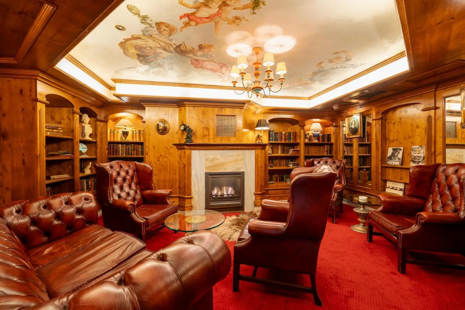 Library in SOLTHUS Hotel&SPA