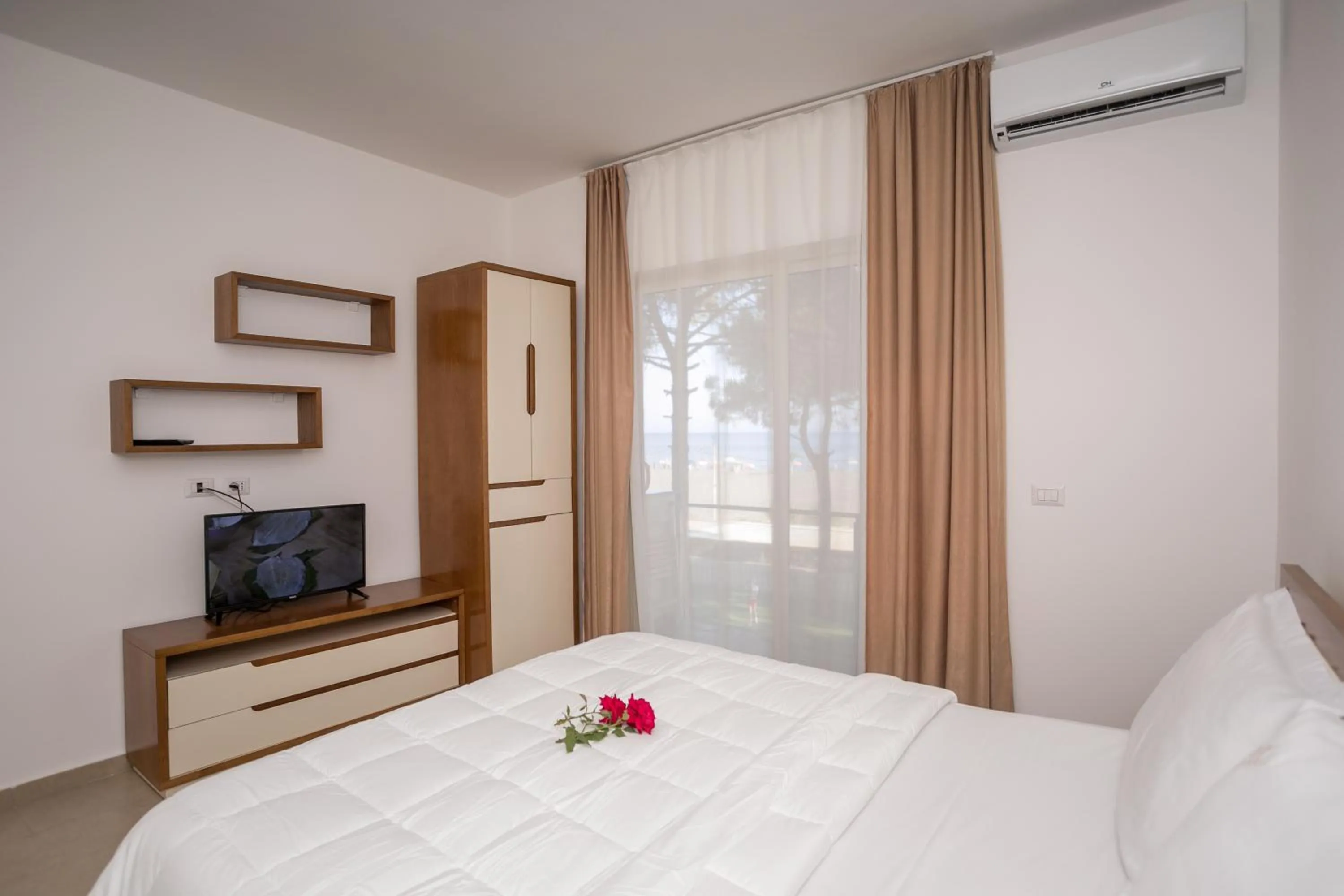 Bedroom, Bed in KOMPLEKSI ROYAL