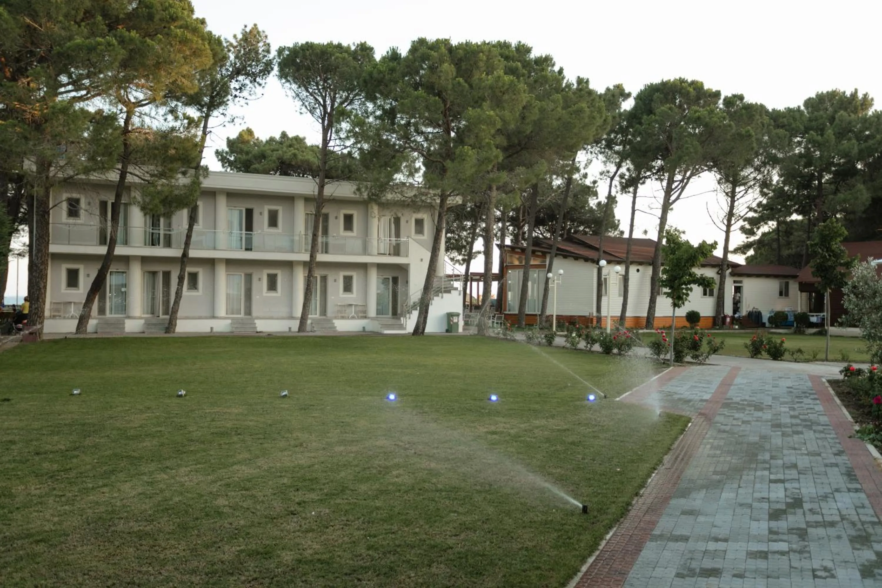 Property building in KOMPLEKSI ROYAL