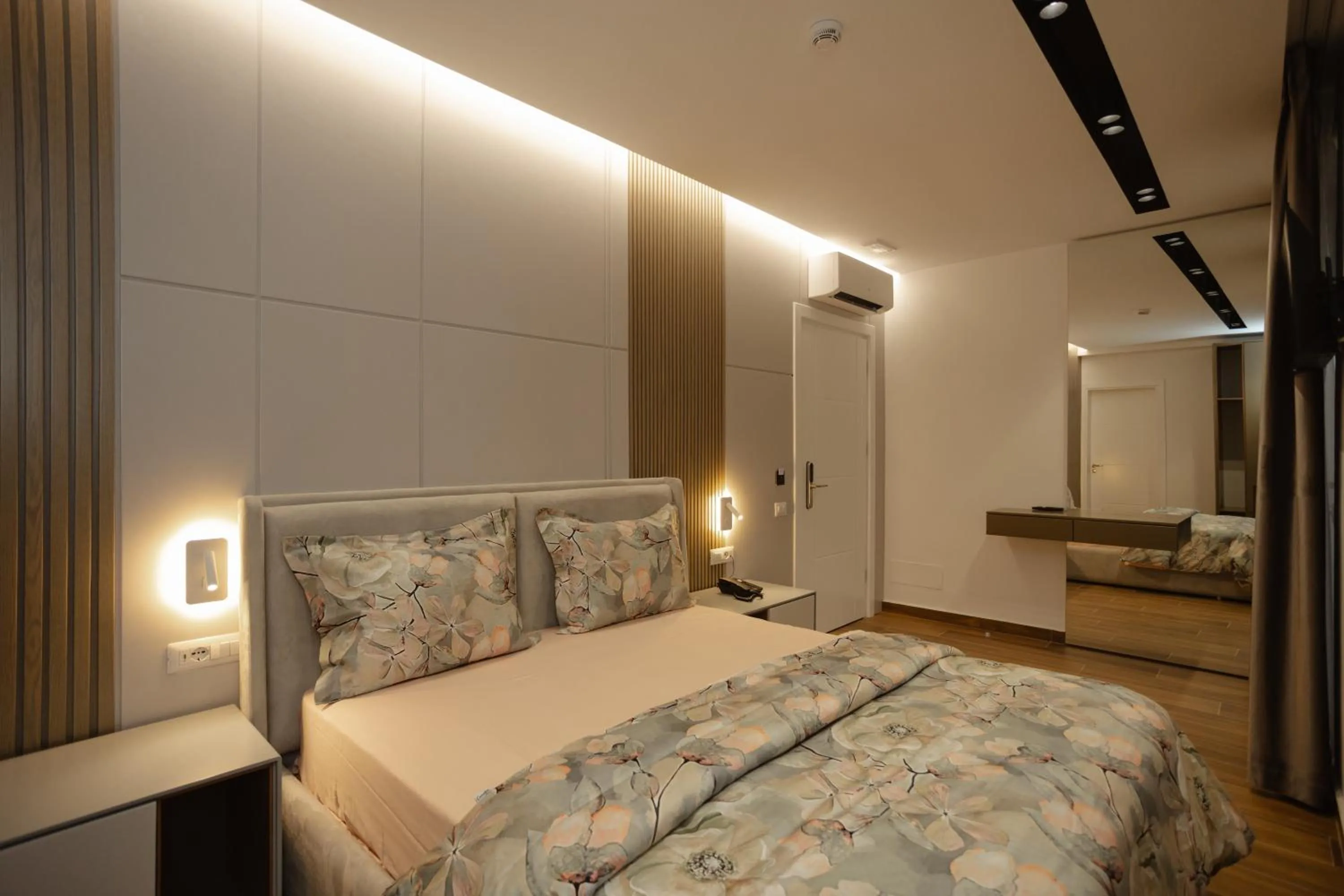 Photo of the whole room, Bed in KOMPLEKSI ROYAL