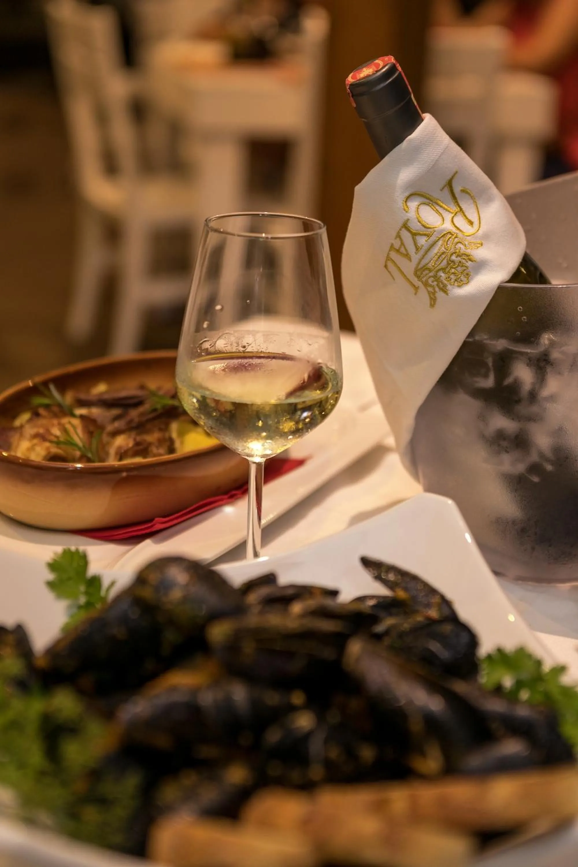 Food and drinks in KOMPLEKSI ROYAL