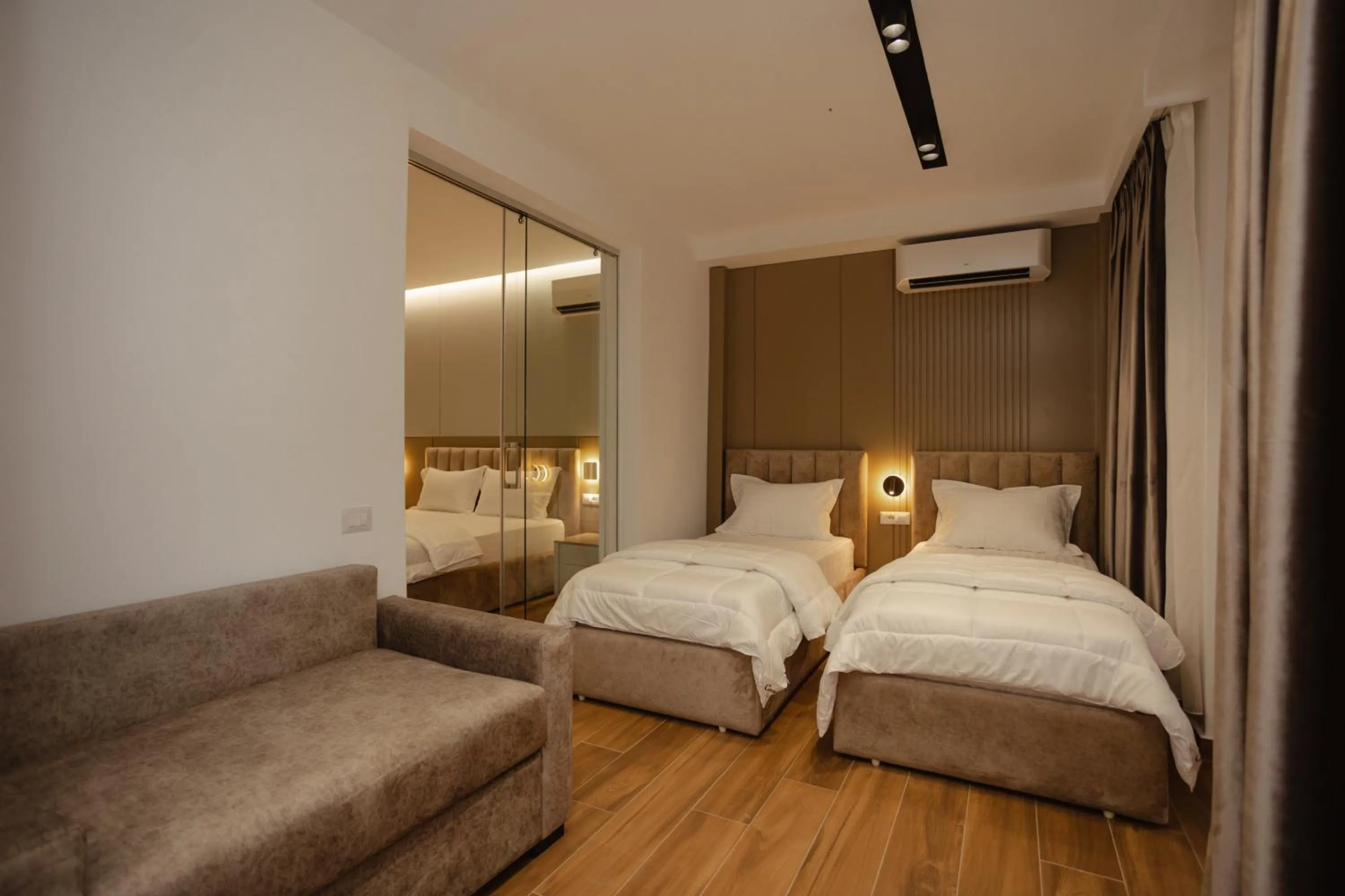 Bedroom, Bed in KOMPLEKSI ROYAL