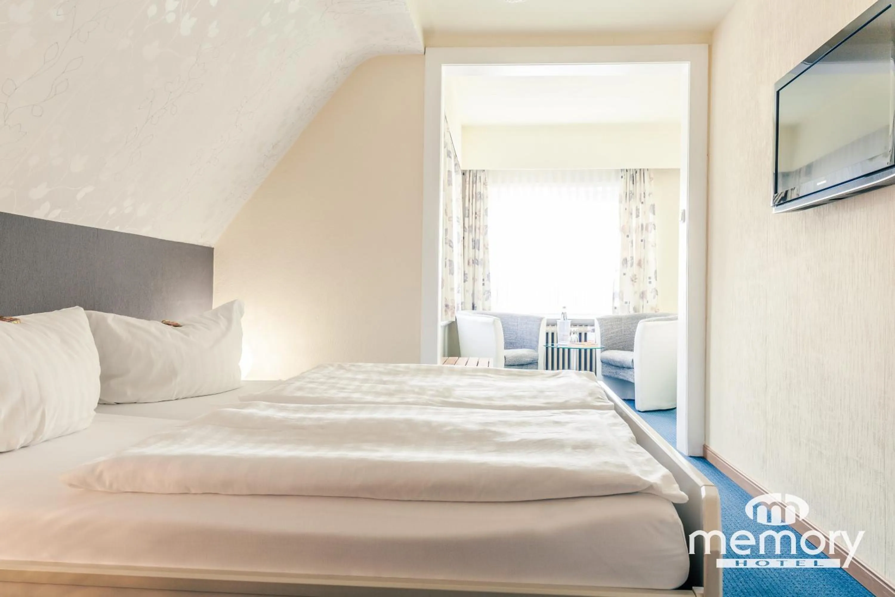 Photo of the whole room, Bed in Memory Hotel