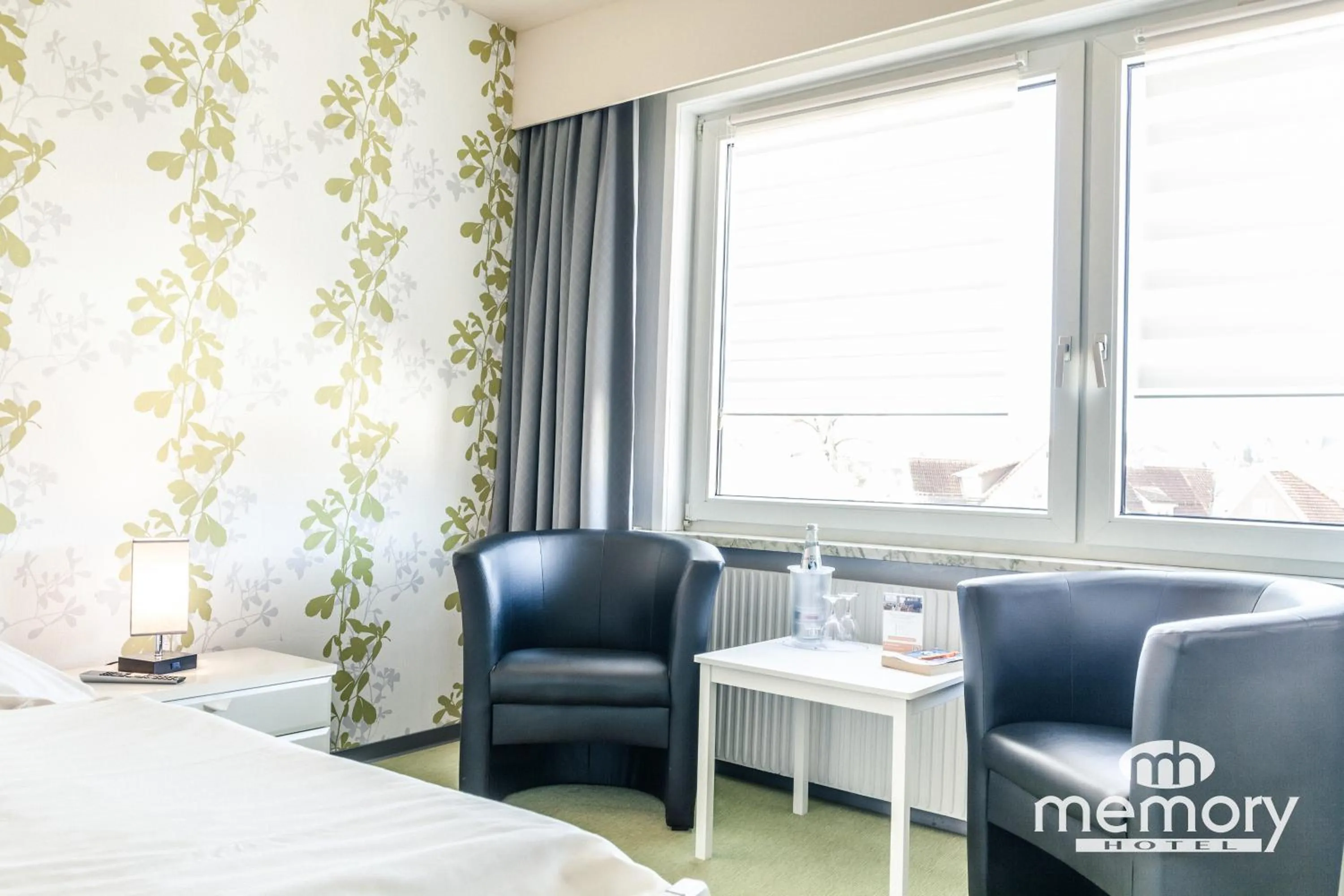 Seating area, Bed in Memory Hotel