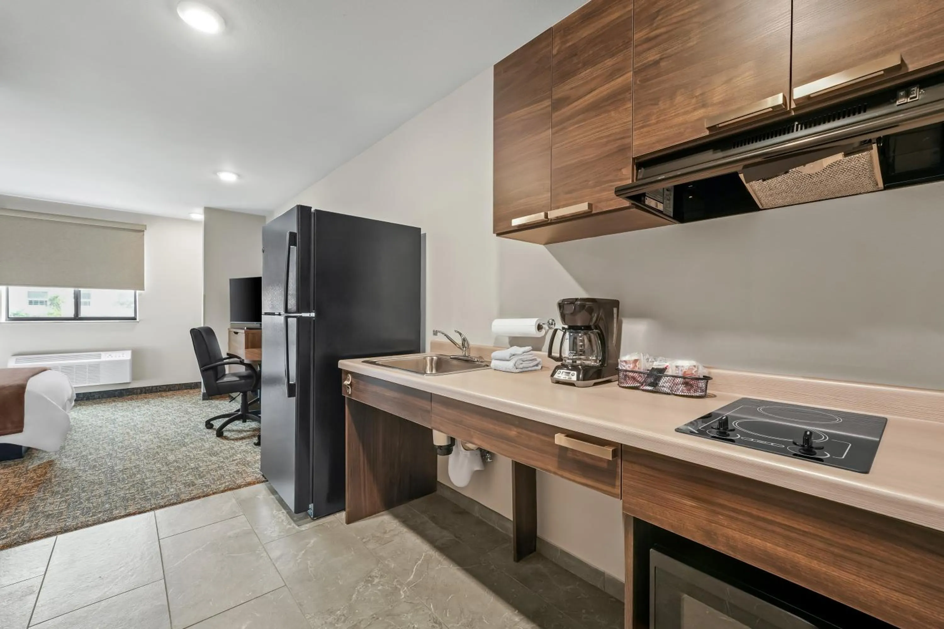 Kitchen or kitchenette, Bed in My Place Hotel-Marion, OH