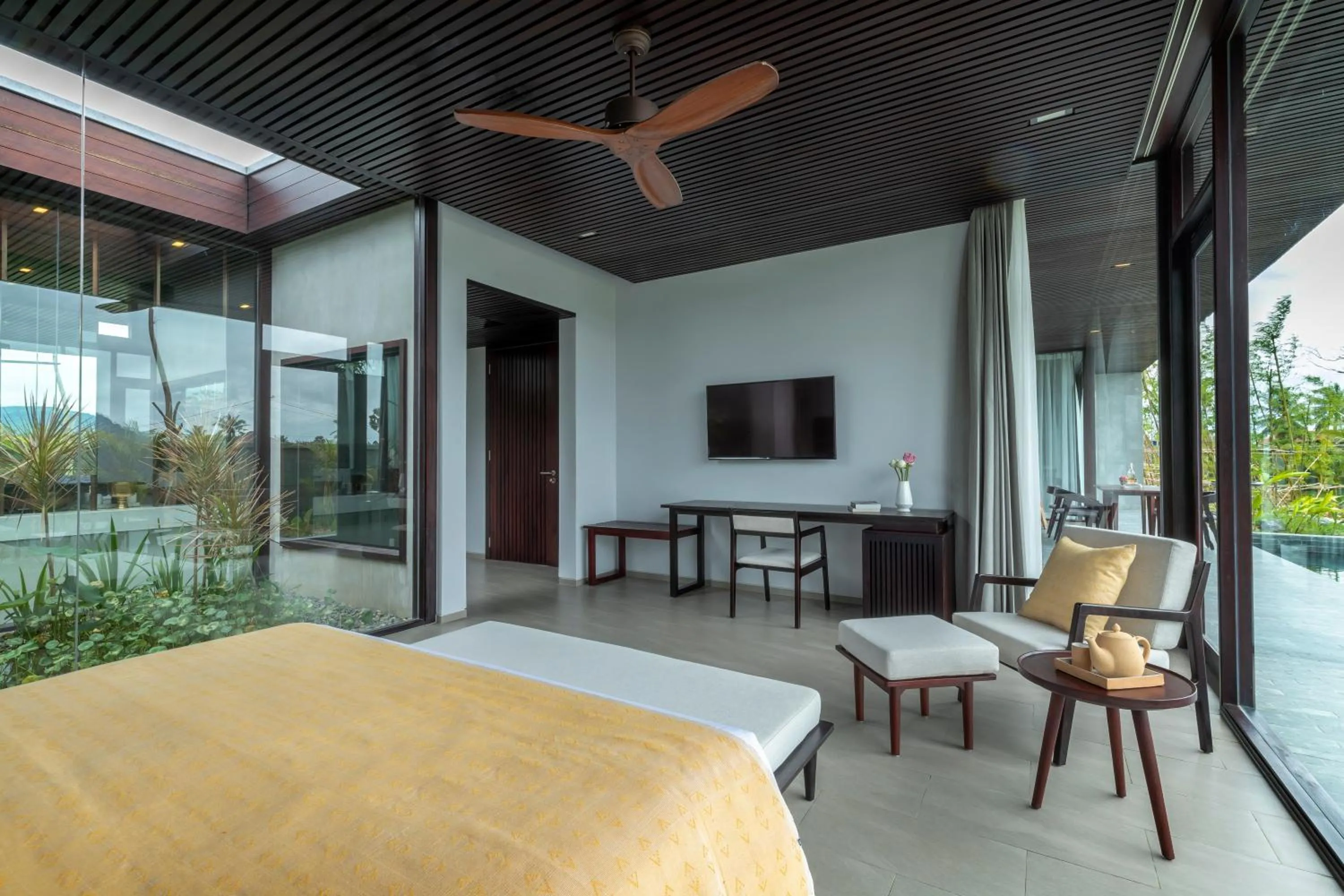 Photo of the whole room in Amber Kampot