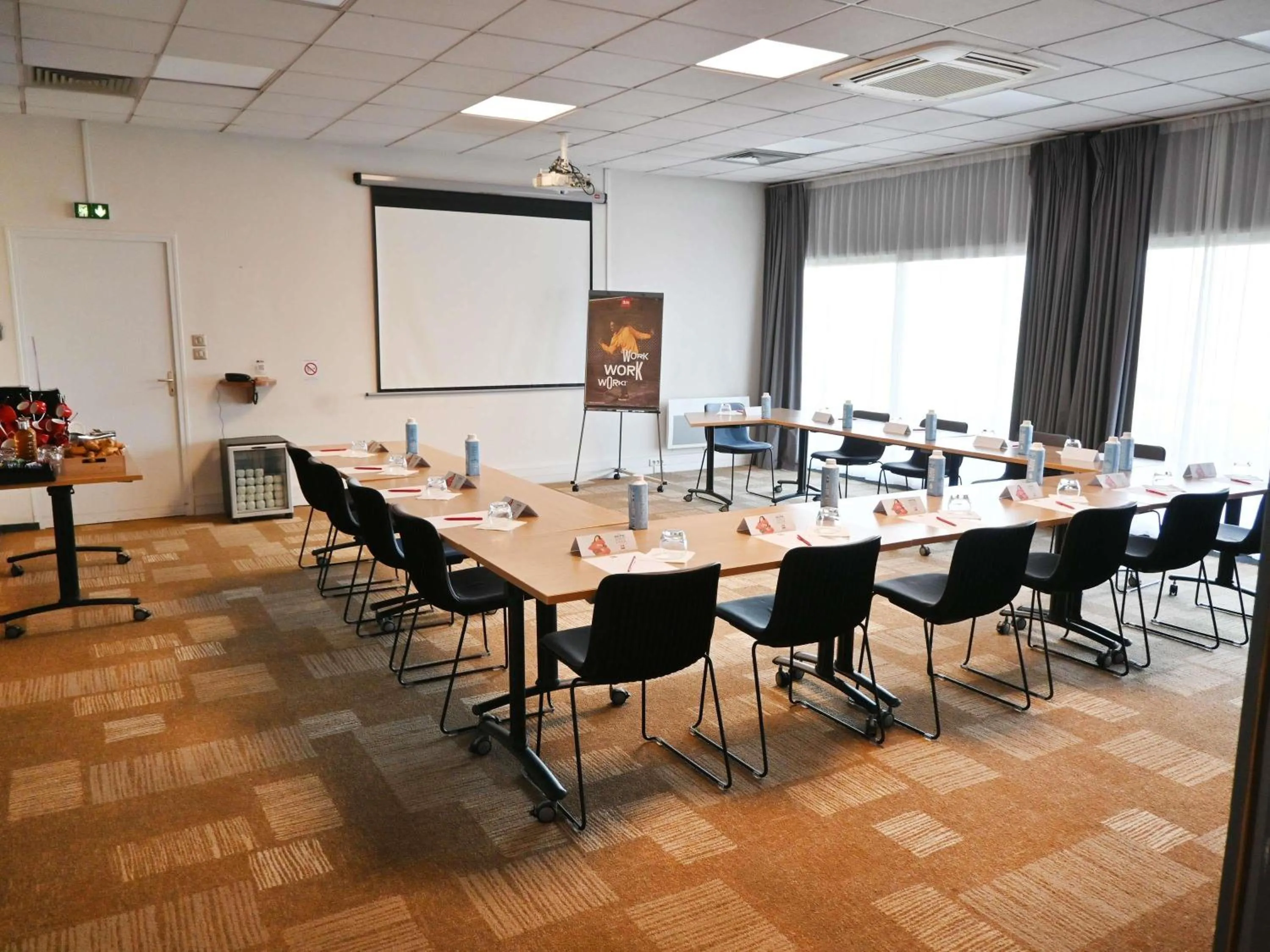 Meeting/conference room in ibis Laval Le Relais D'Armor