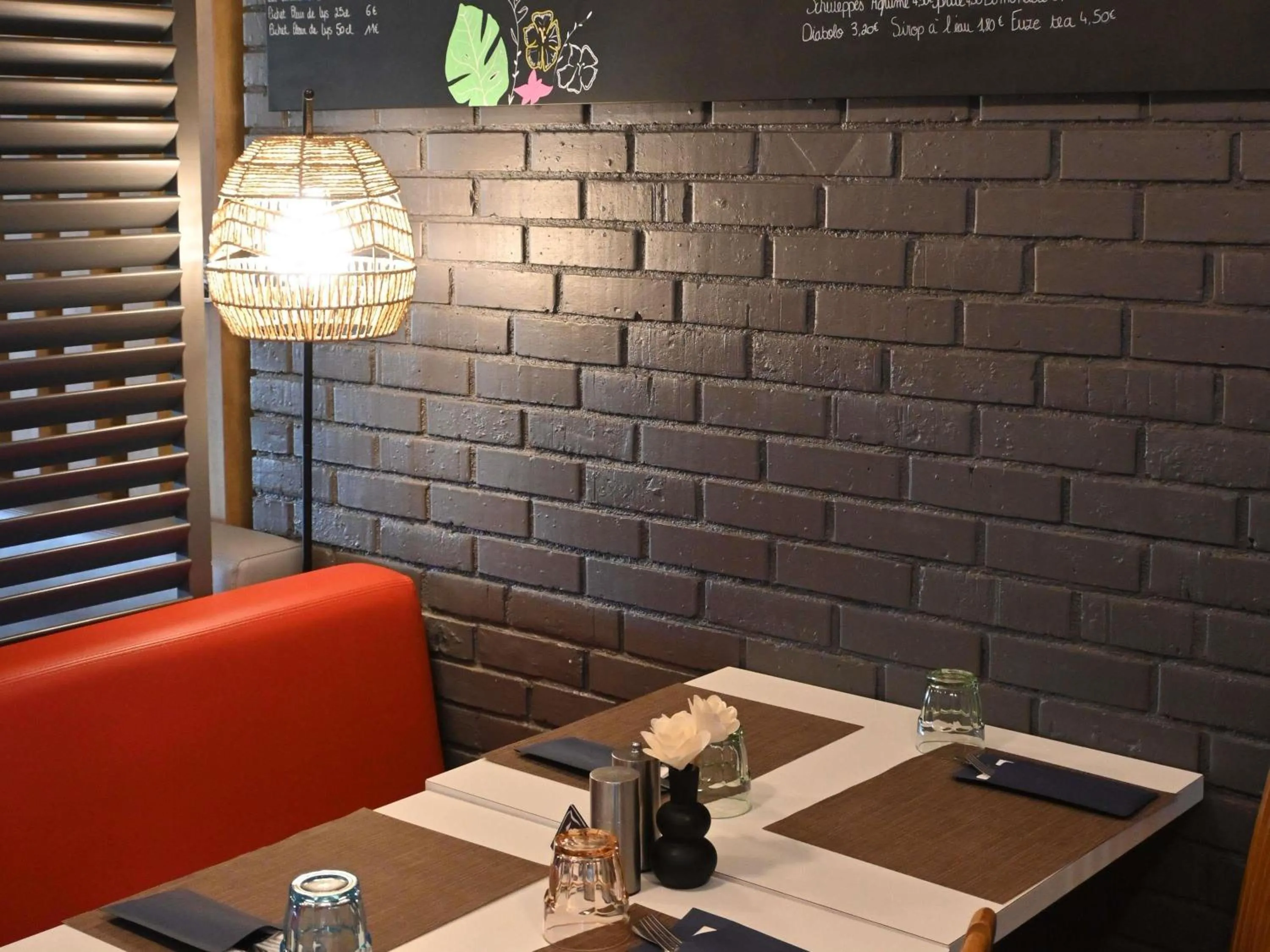 Restaurant/places to eat in ibis Laval Le Relais D'Armor