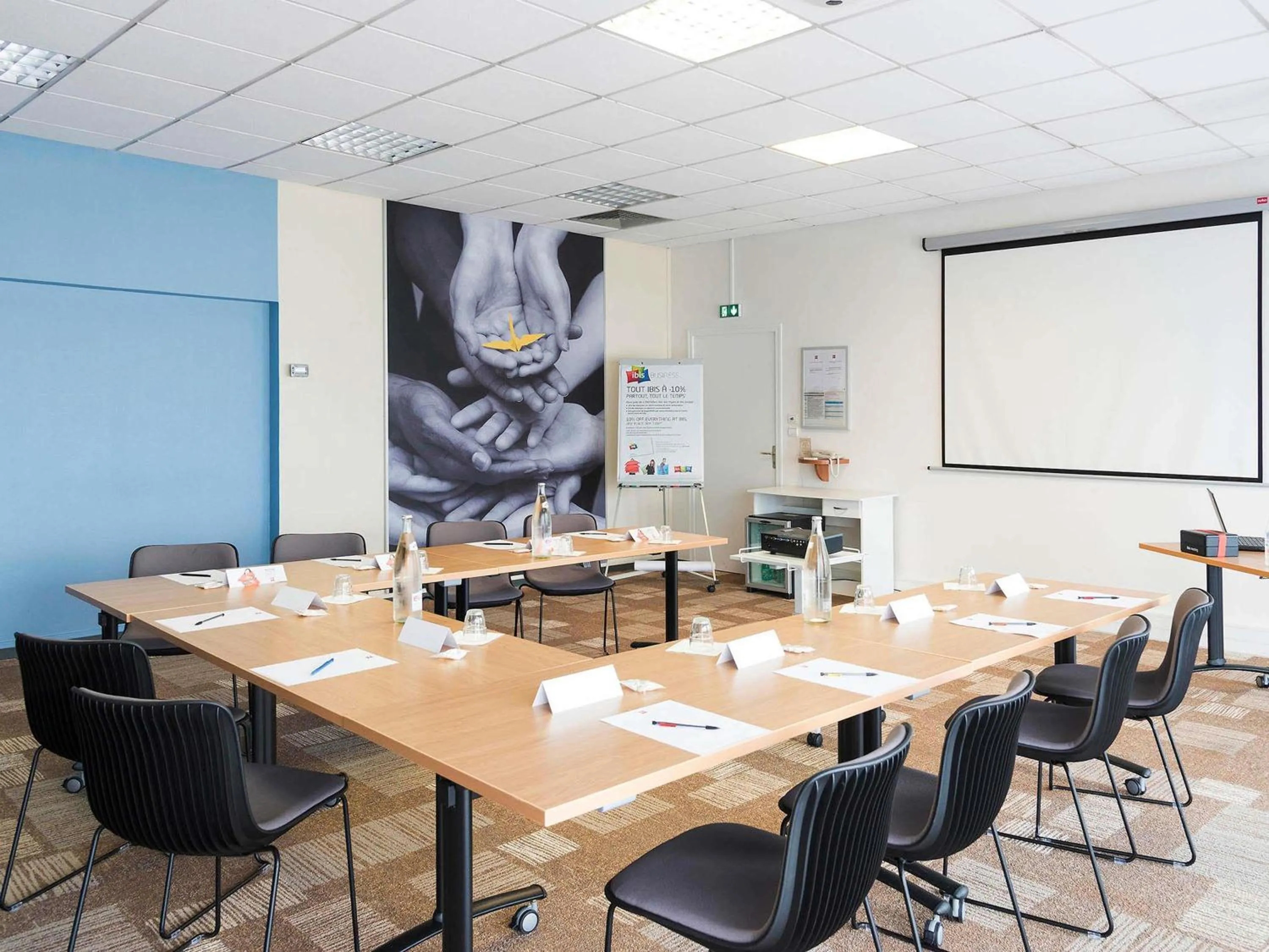 Meeting/conference room in ibis Laval Le Relais D'Armor